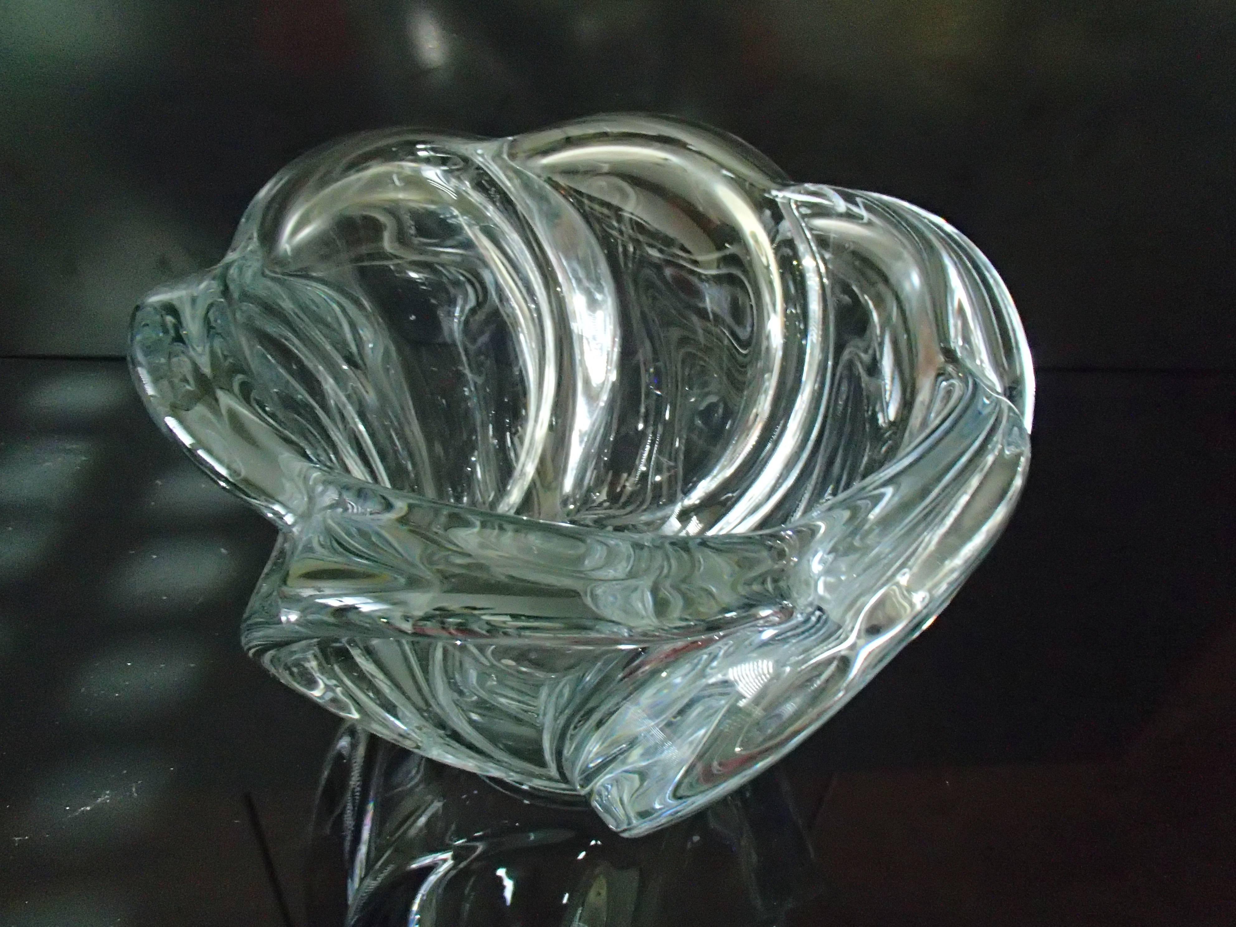 Grand vase ou coup en cristal du milieu du siècle.