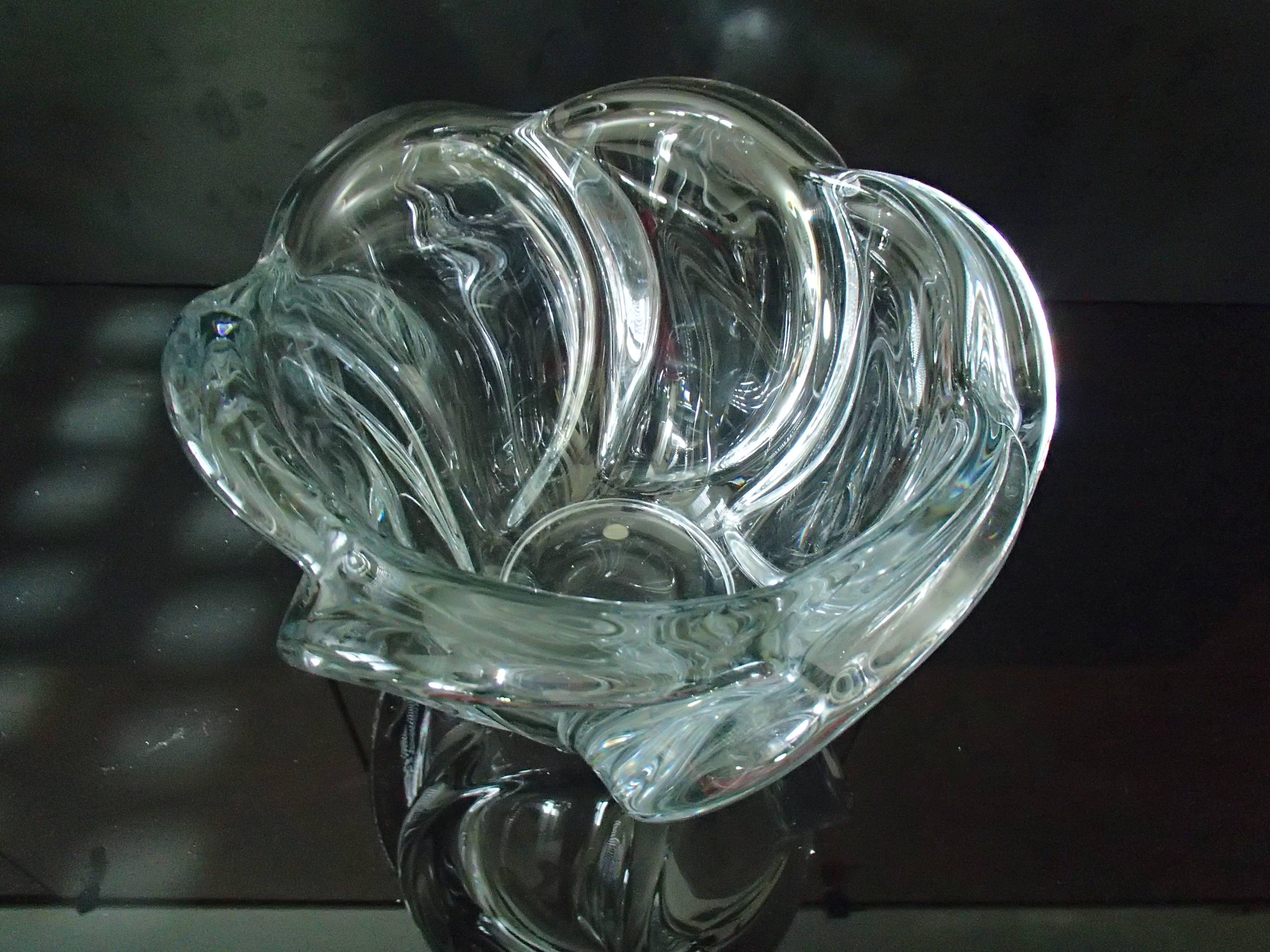 Art déco Grand vase ou coupe en cristal transparent et lourd du milieu du siècle dernier en vente