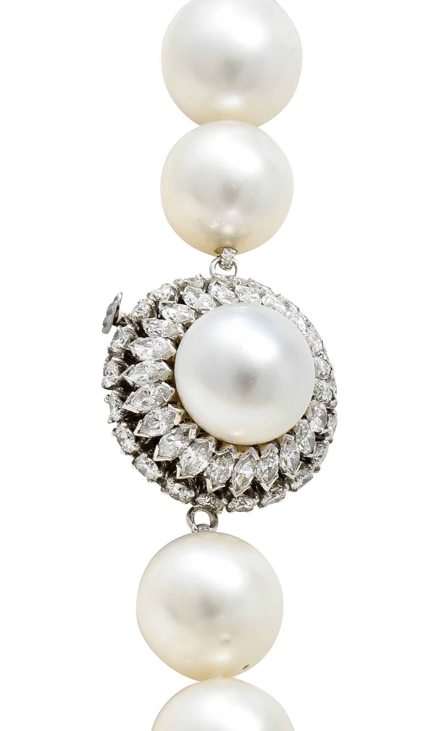 Collier de perles de culture de grande taille du milieu du siècle avec larges diamants de 3,50 carats poids total en vente 2