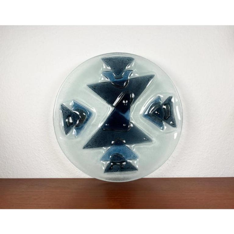Grand bol en verre d'art danois du milieu du siècle, années 1960, en très bon état. Conçu de 1960 à 1969.

Informations complémentaires :
Matériaux : Verre
Style : Moderne du milieu du siècle
Pays d'origine : Danemark
Couleur : Bleu
Type d'article :