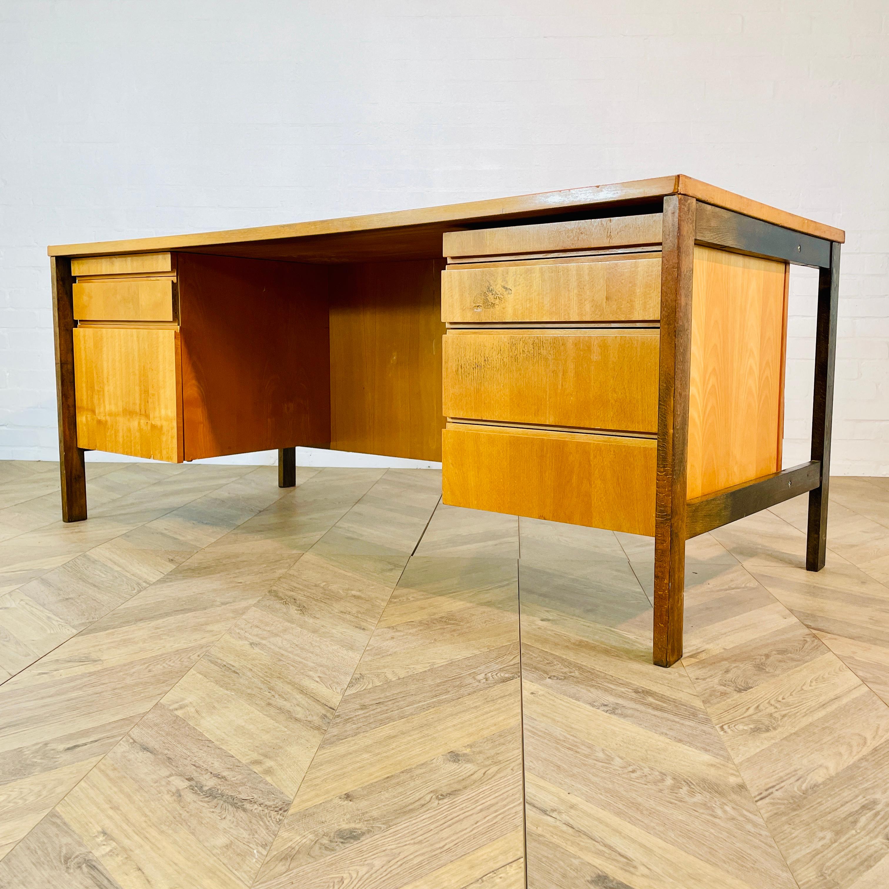 Mid-Century Large Desk By Jens Risom with Green Rixine Top, circa 1960s For Sale 7