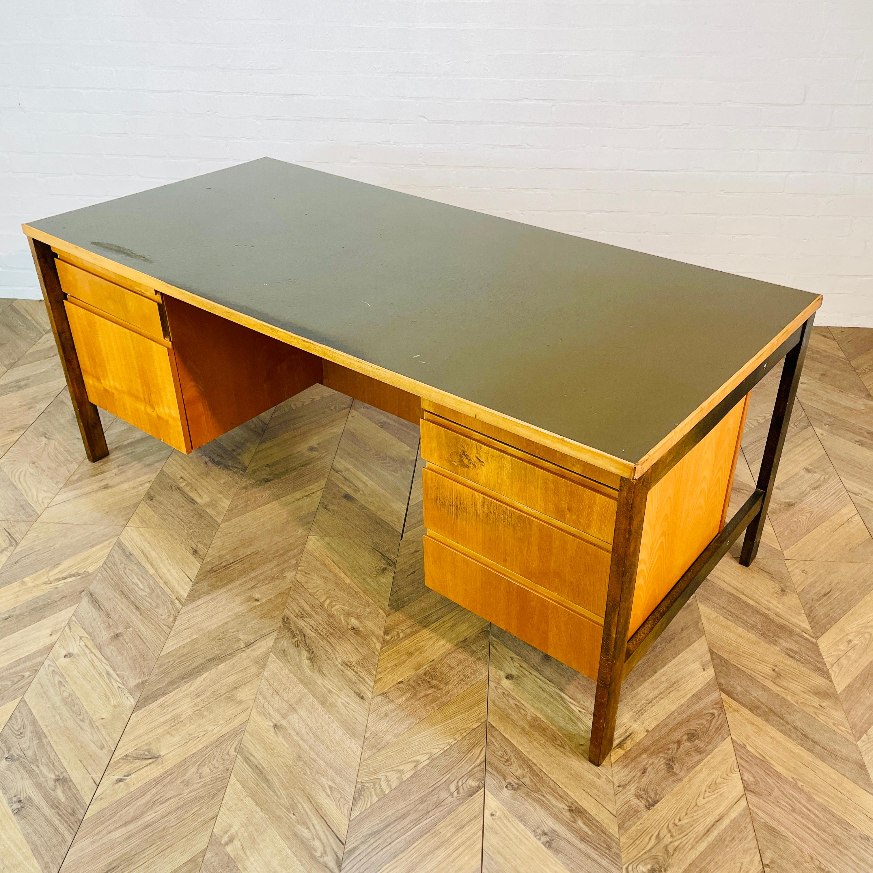 Mid-Century Large Desk By Jens Risom with Green Rixine Top, circa 1960s For Sale 1