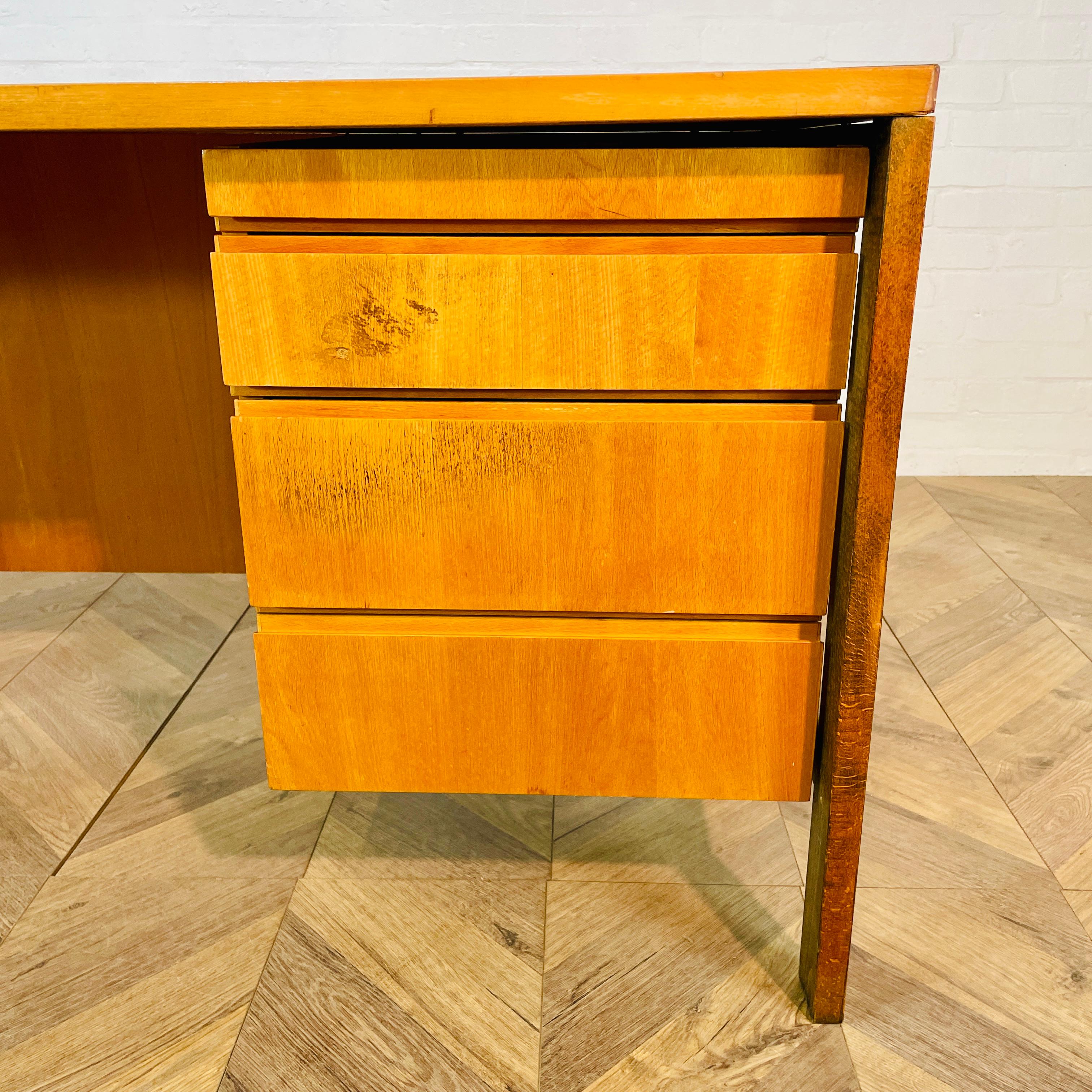 Mid-Century Large Desk By Jens Risom with Green Rixine Top, circa 1960s For Sale 2