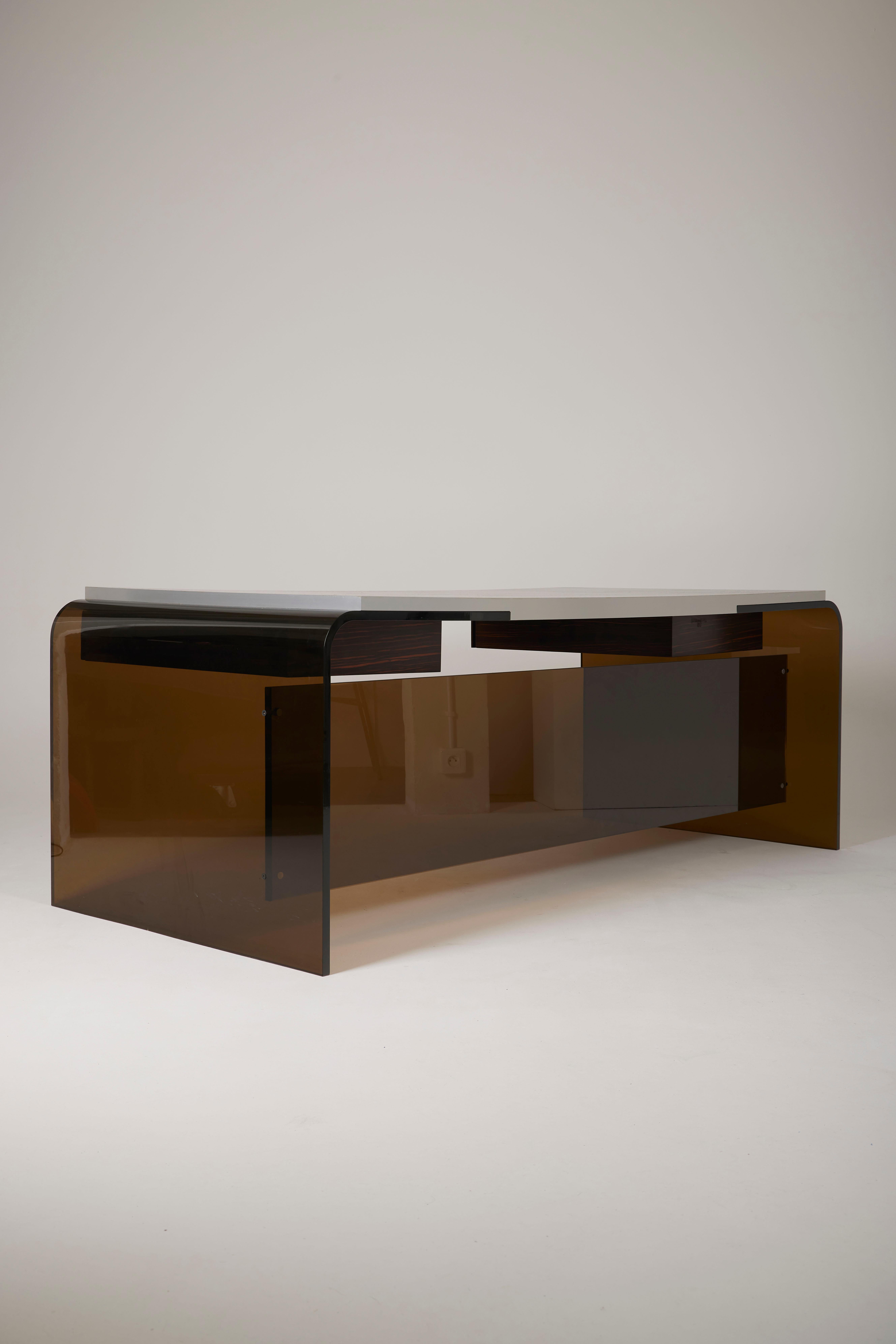 Mid-century large desk in plexiglass and ebony For Sale 3