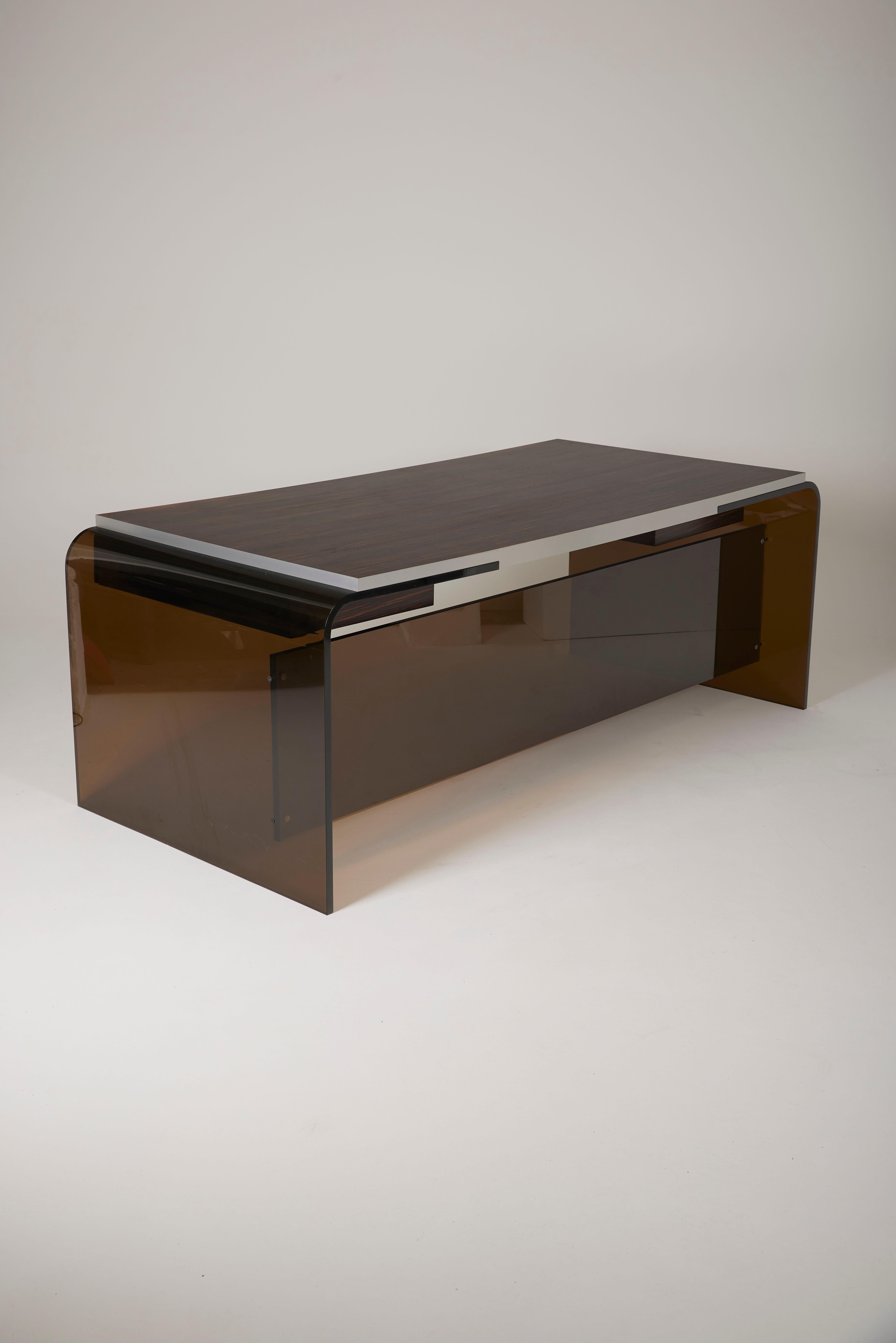 Mid-century large desk in plexiglass and ebony For Sale 4