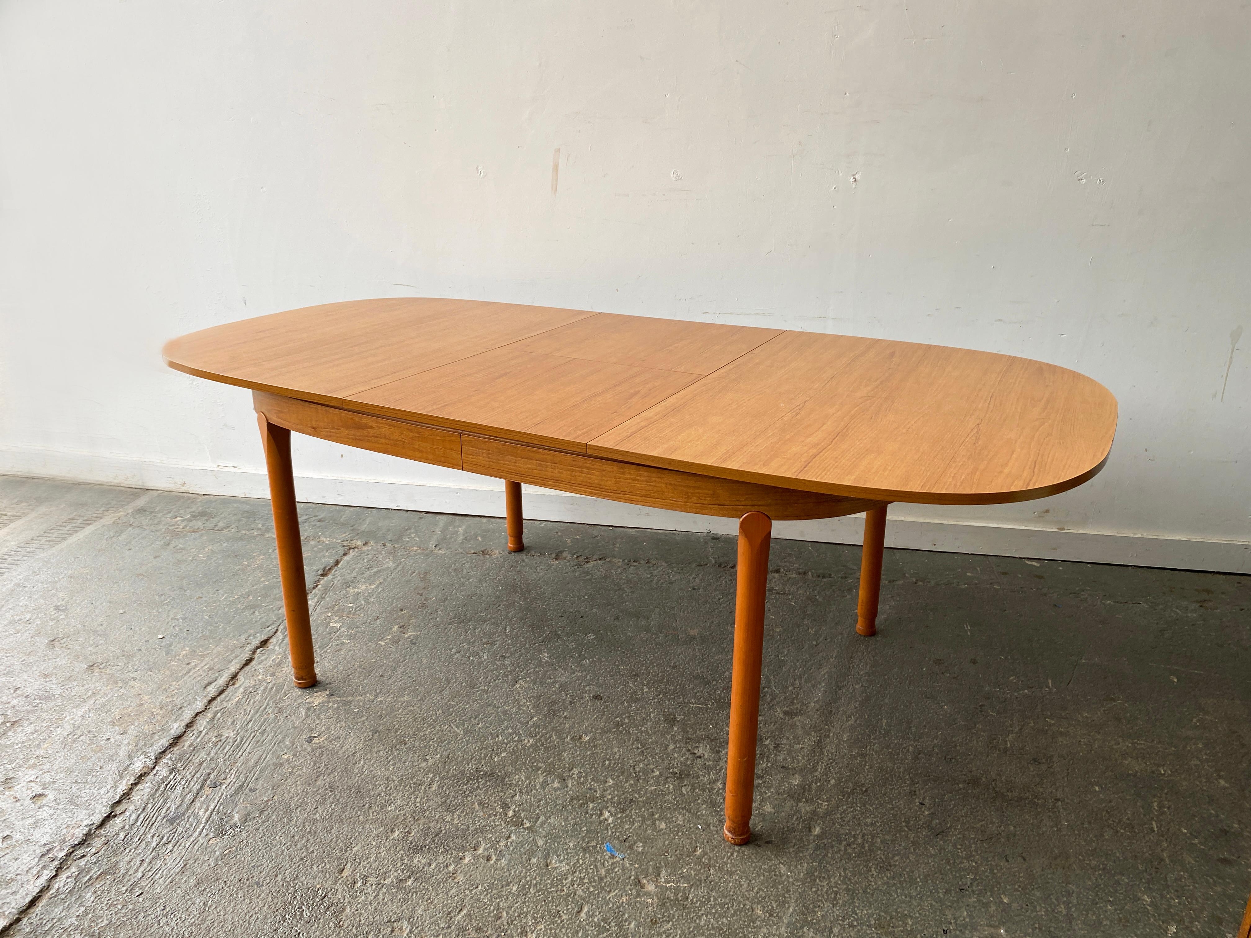 Großer Mid-Century-Esstisch von Schreiber Furniture (Moderne der Mitte des Jahrhunderts) im Angebot