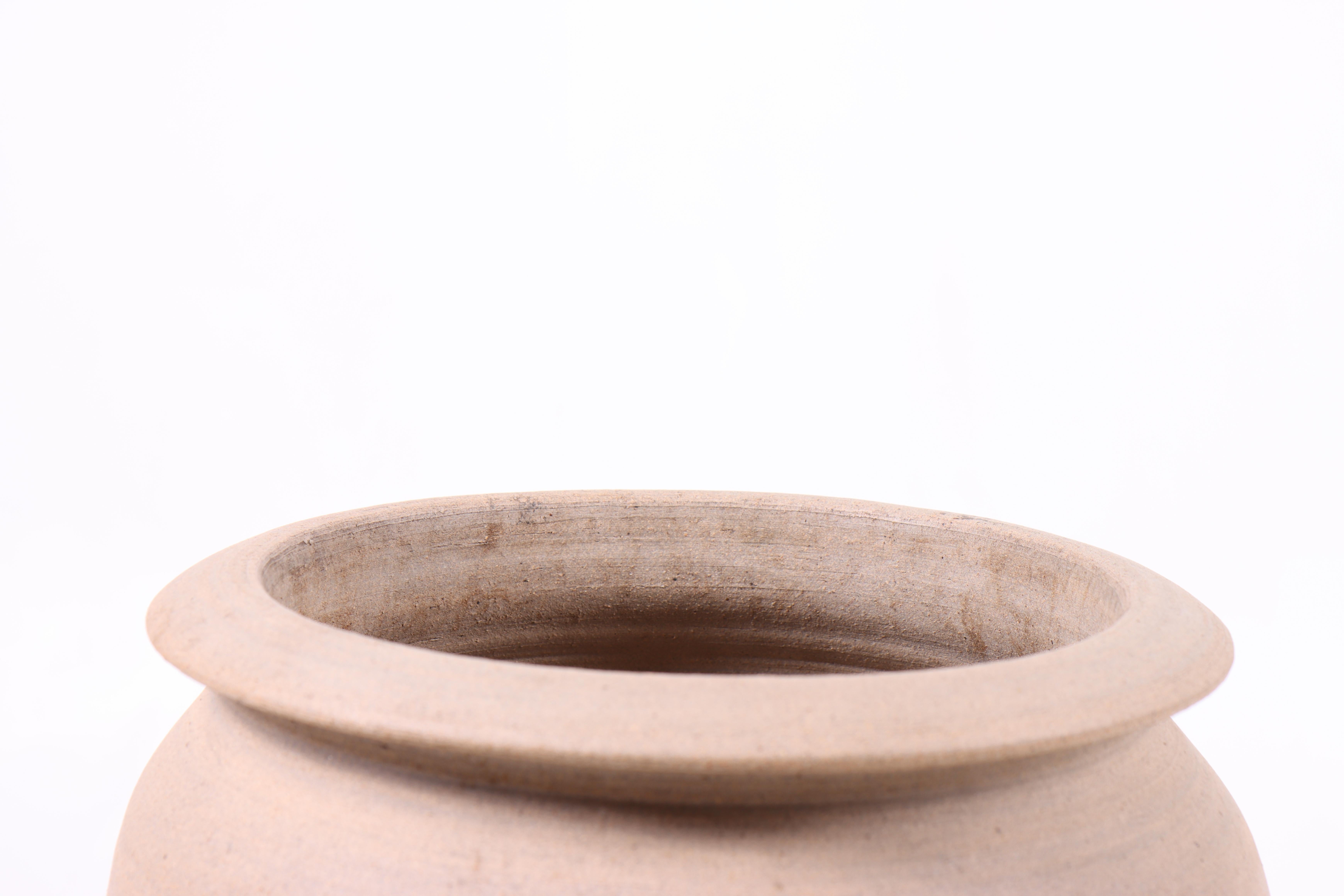 Vaso decorativo in ceramica disegnato e realizzato da Nils Kähler, prodotto in Danimarca negli anni '60. Ottime condizioni originali.