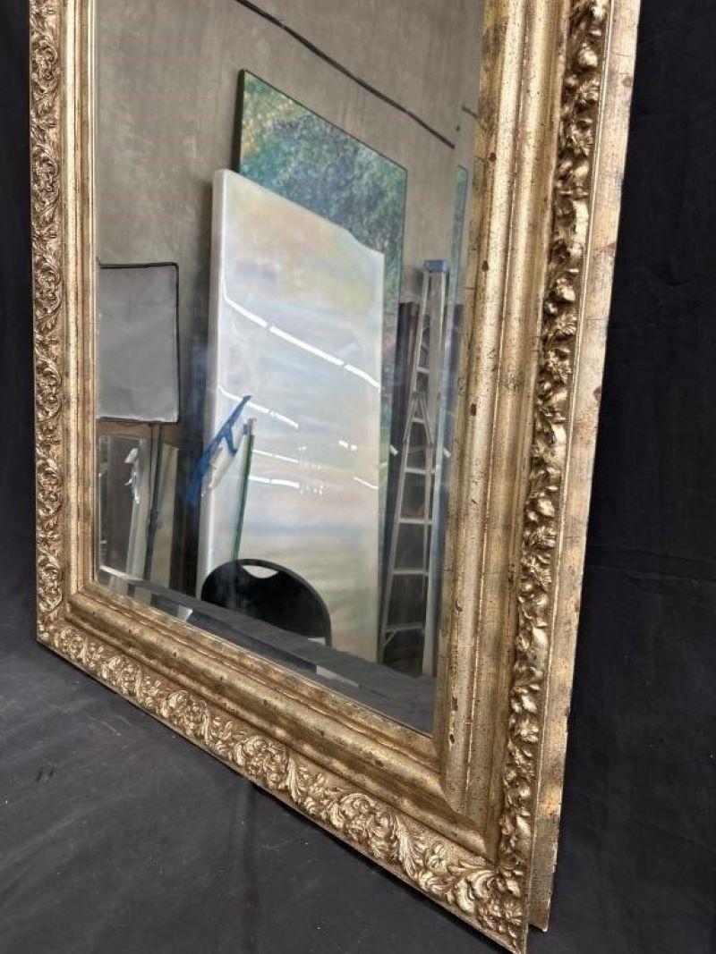Mid-Century Modern Miroir biseauté à grand cadre du milieu du siècle en vente