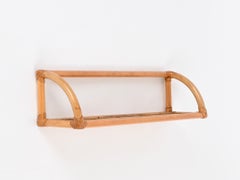 Scaffale grande della Costa Azzurra di metà secolo in bambù, rattan e vimini, Italia anni '70