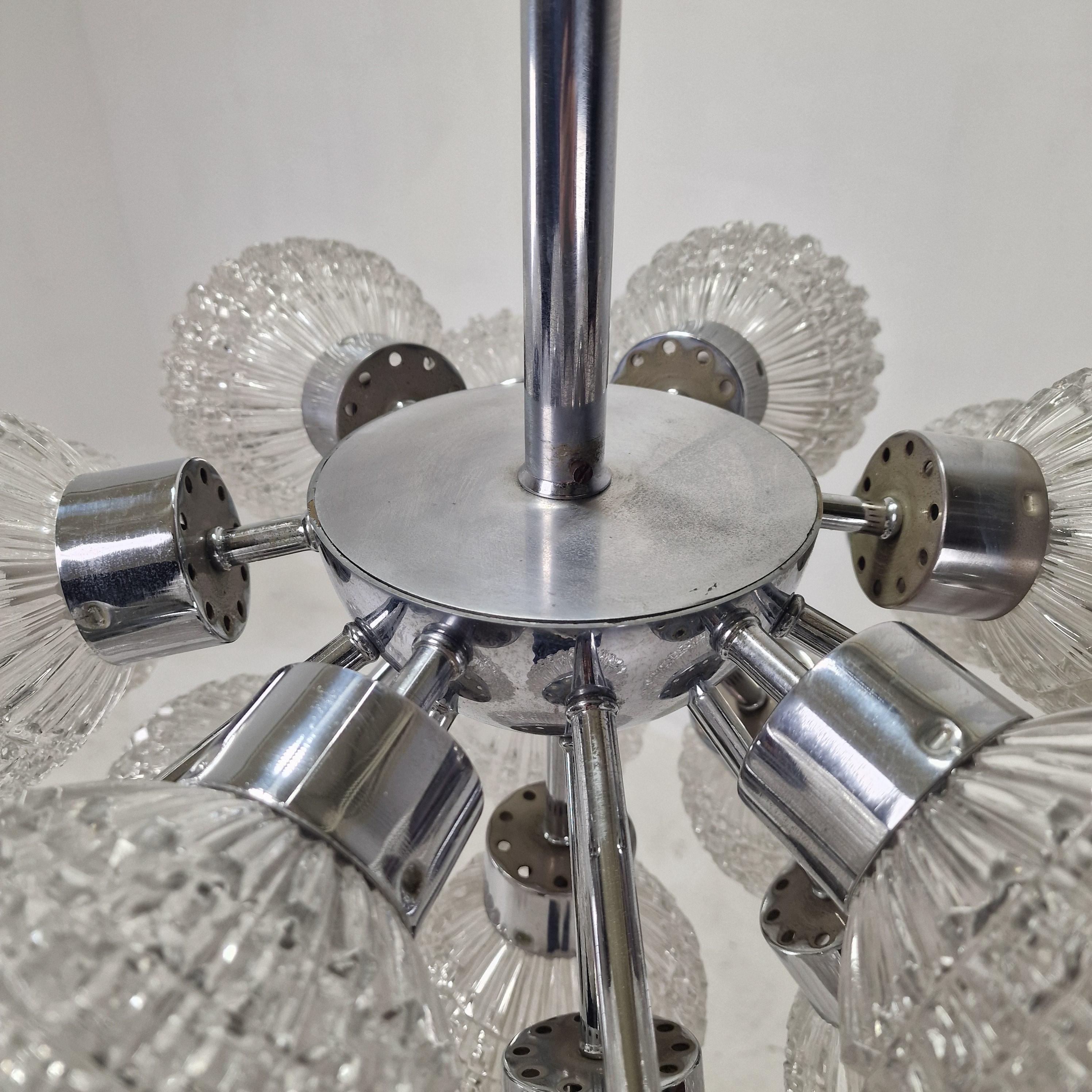 Lampadario a globo in vetro di metà secolo di Richard Essig, Germania, anni '60 in vendita 3