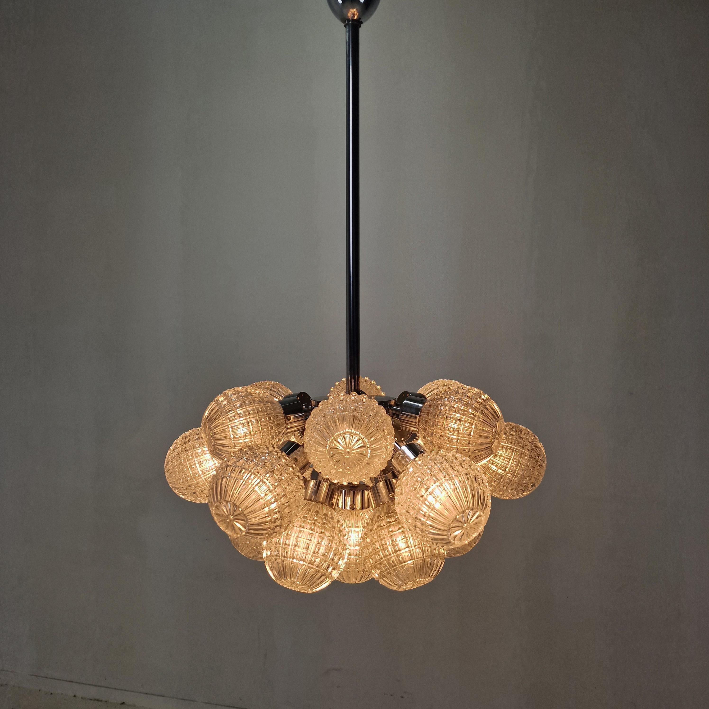 Mid-Century moderno Lampadario a globo in vetro di metà secolo di Richard Essig, Germania, anni '60 in vendita