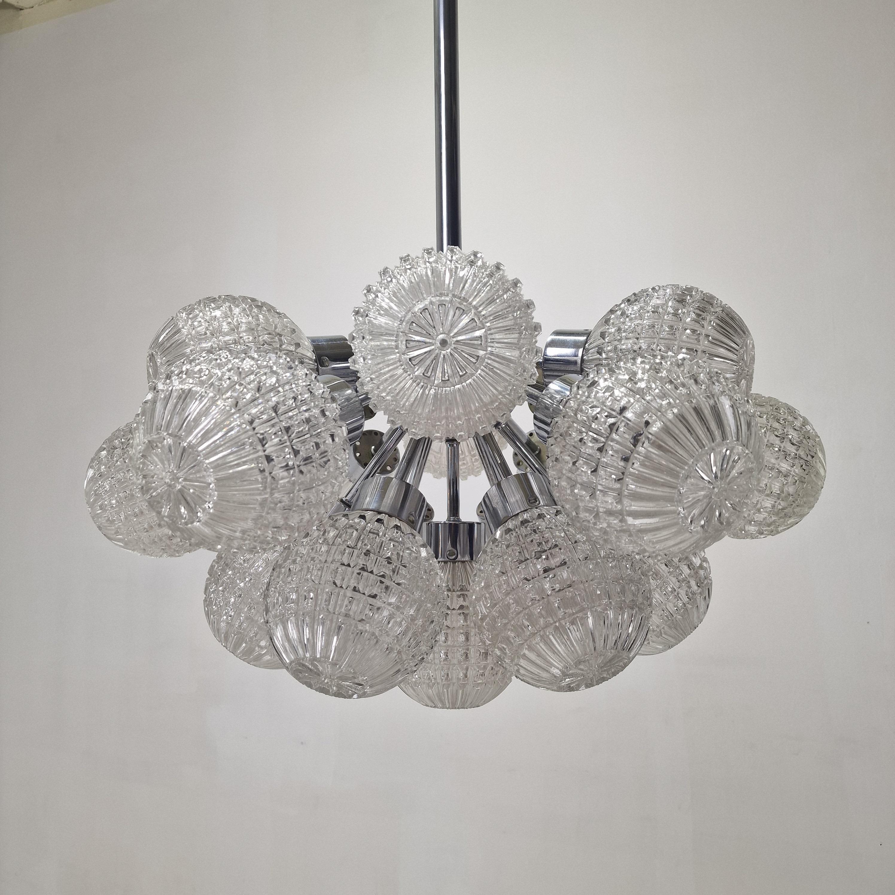 Metà XX secolo Lampadario a globo in vetro di metà secolo di Richard Essig, Germania, anni '60 in vendita