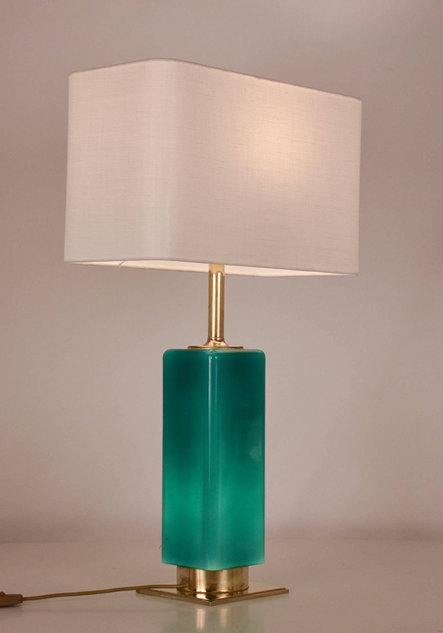 Mid- Century Large Green Glass and Brass Table Lamp Metalarte, Spain, 1970's In Good Condition For Sale In Barcelona, Cataluna