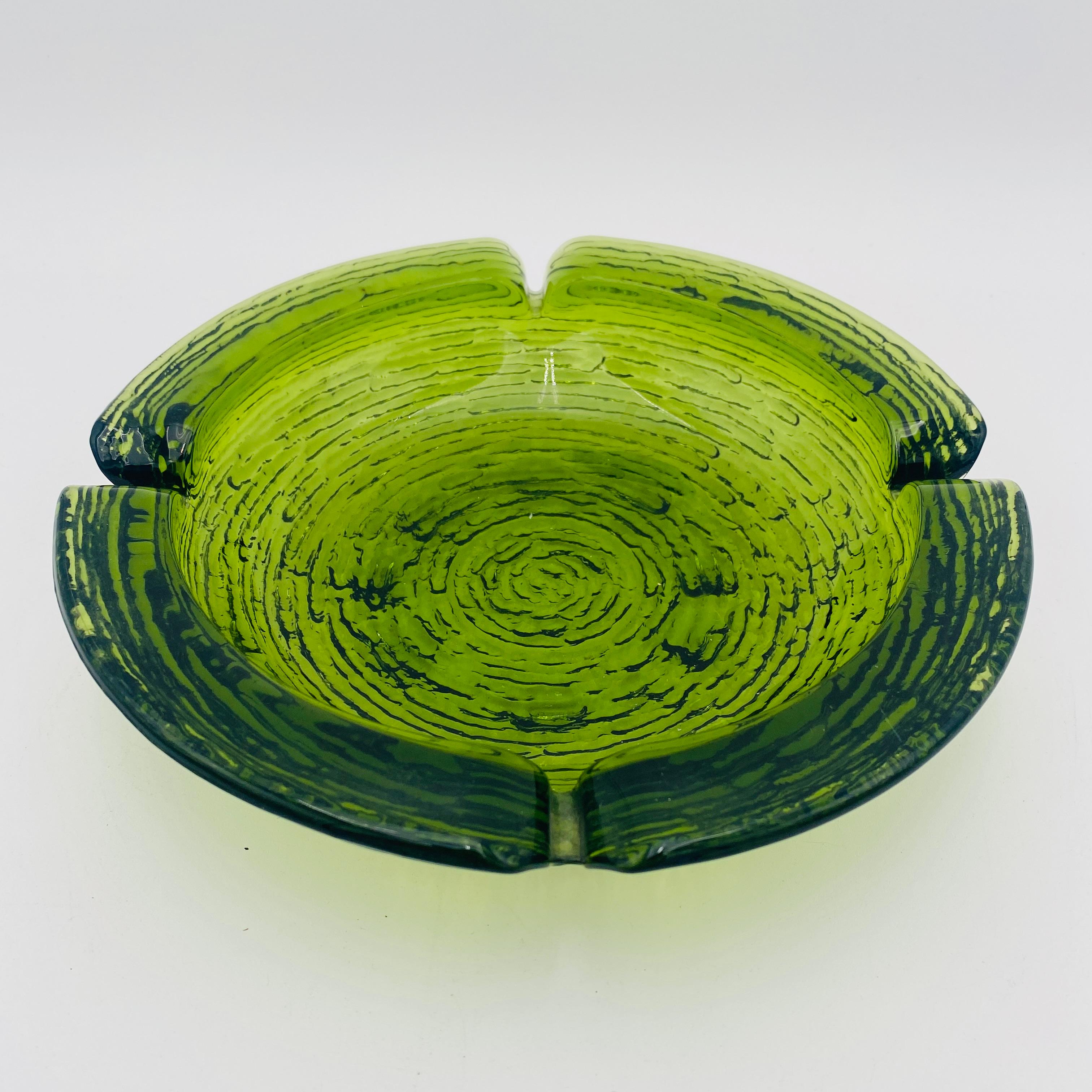 Cenicero grande de cristal verde de Anchor Hocking de mediados de siglo en venta 5