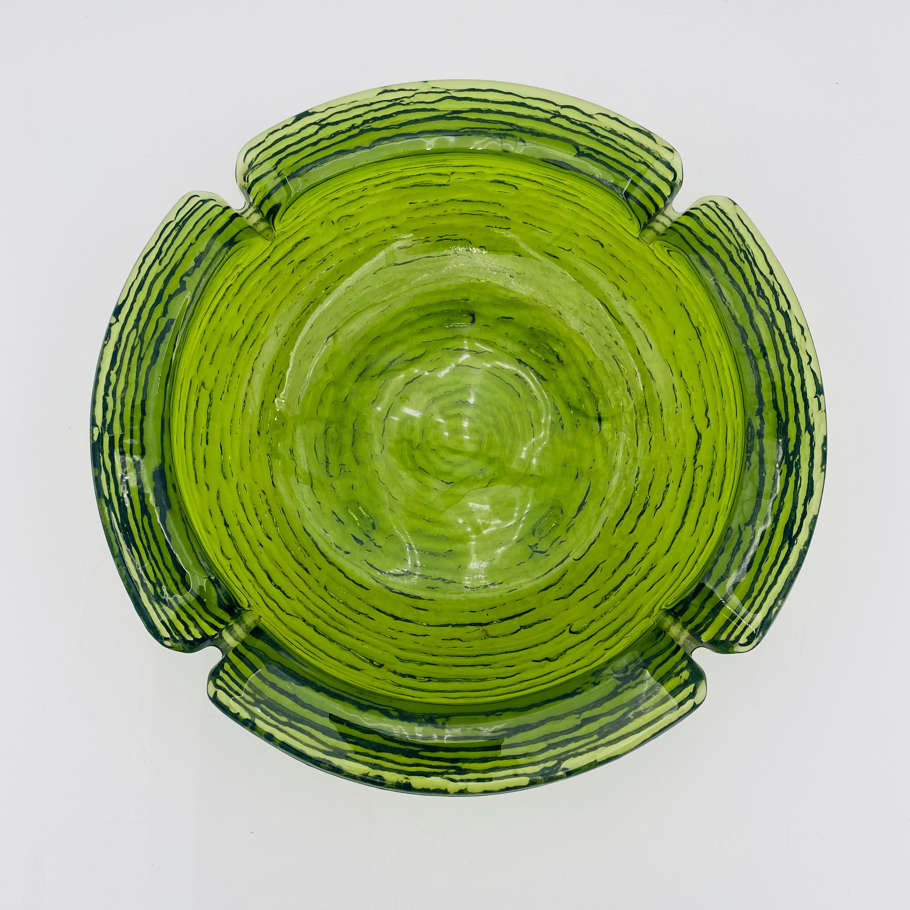 Cenicero grande de cristal verde de Anchor Hocking de mediados de siglo en venta 6