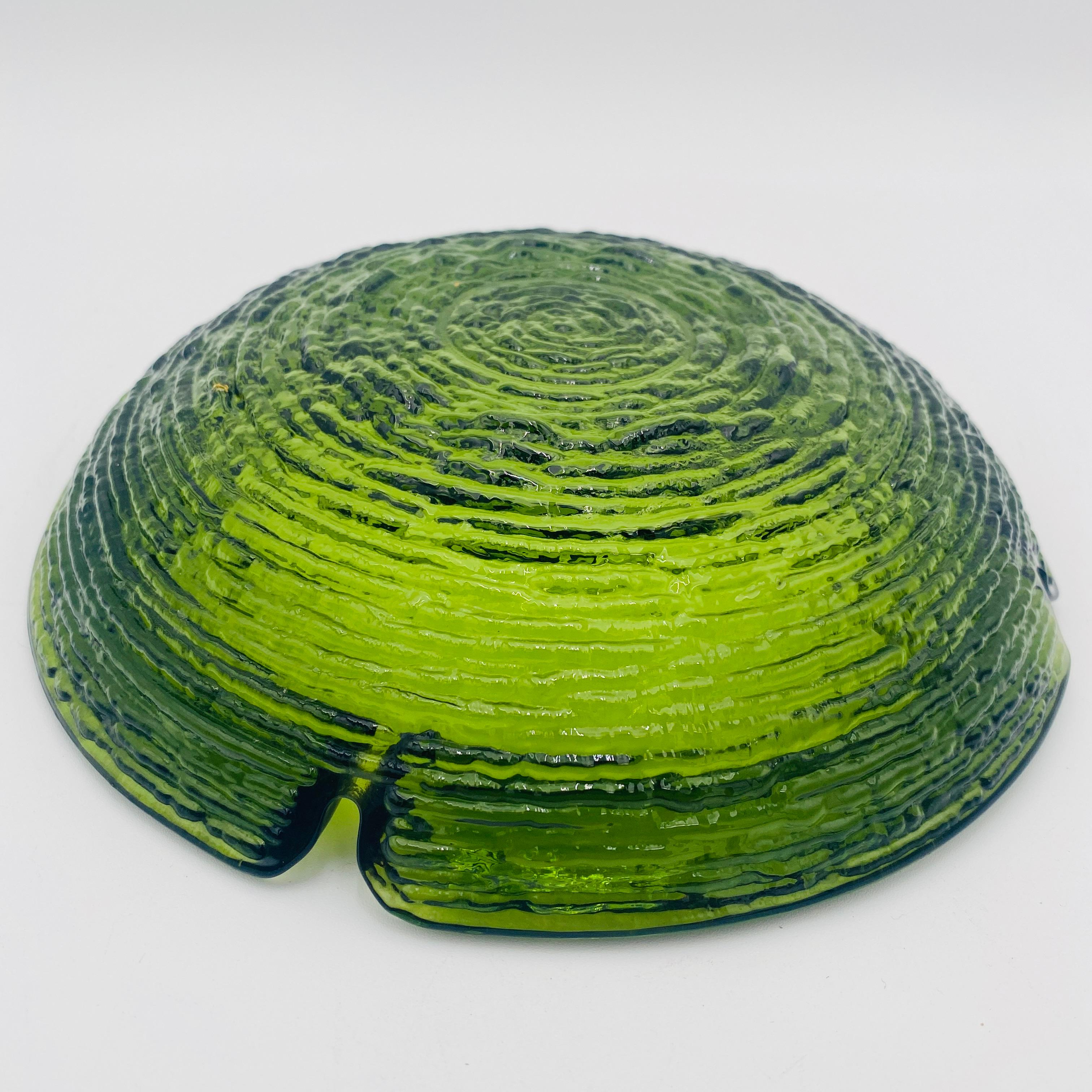Cenicero grande de cristal verde de Anchor Hocking de mediados de siglo en venta 3