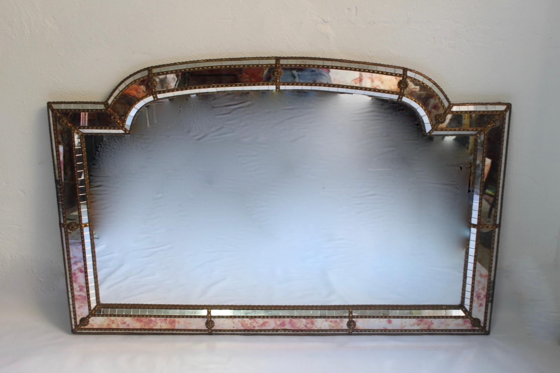 Midcentury large Hollywood Regency style oil drop mosaic wall mirror, Italy, circa 1970s.
   