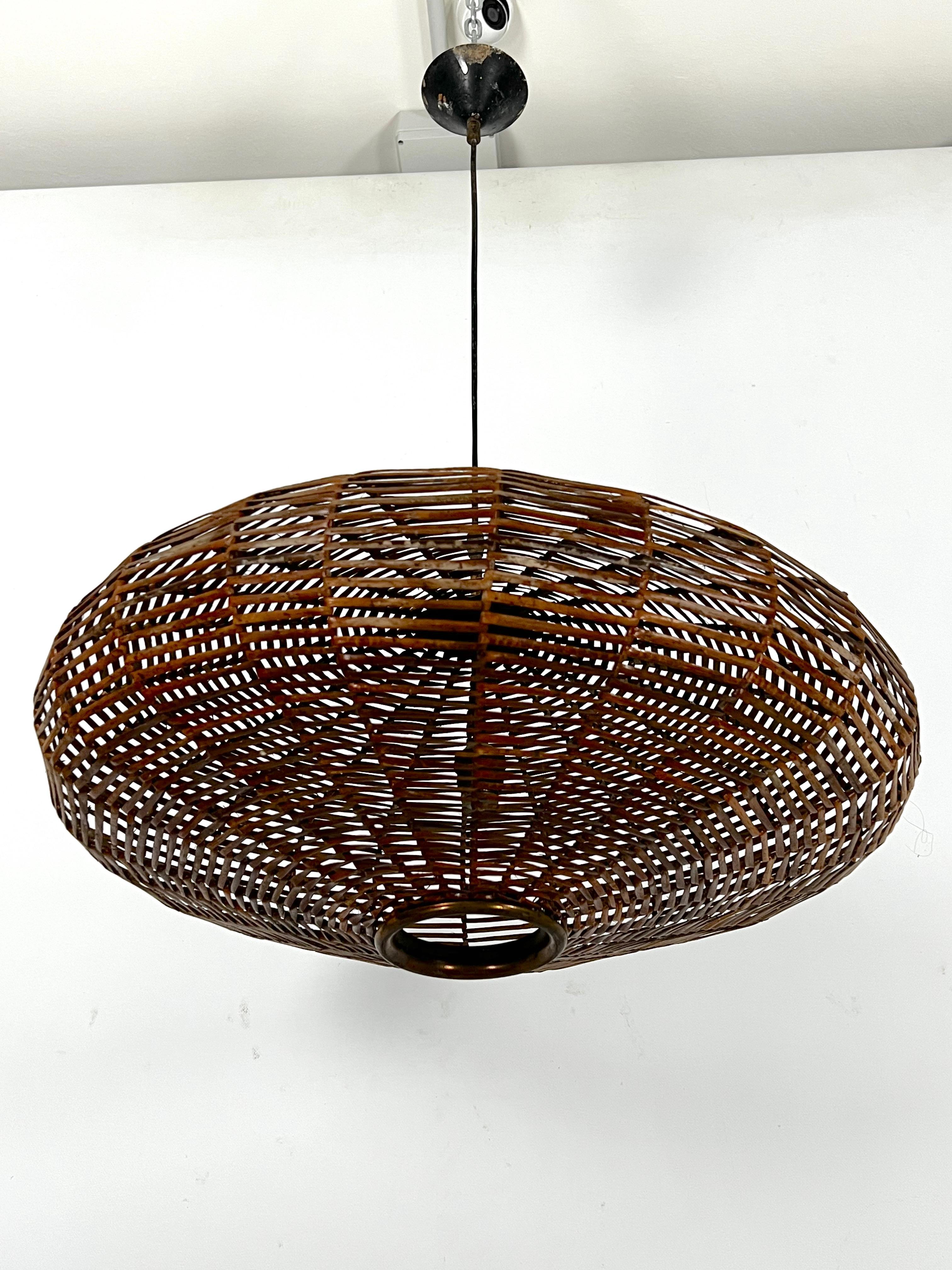 Mid-Century Modern Mid-Century large Italian Rattan and brass chandelier. Italy 1950s For Sale