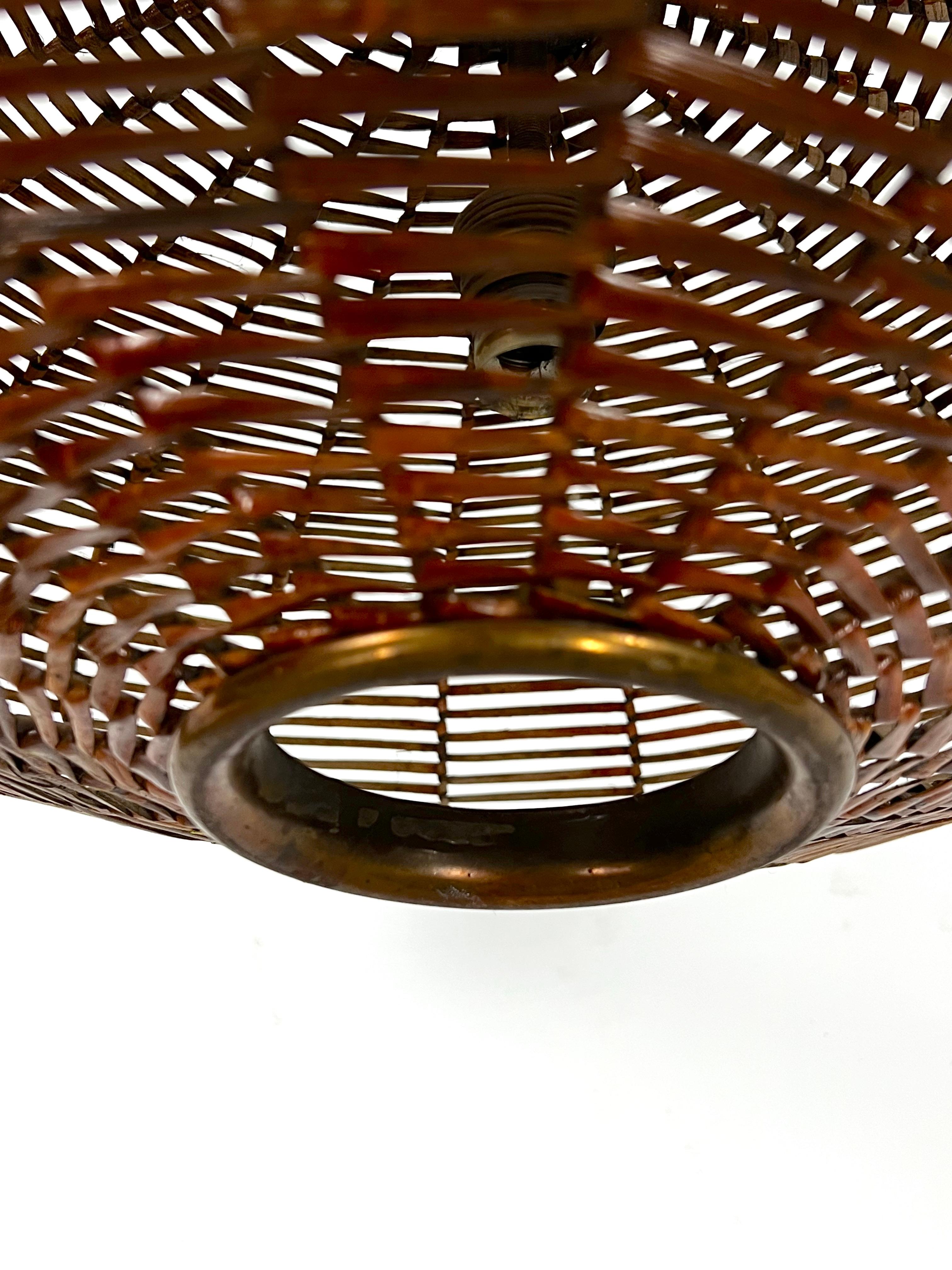 20th Century Mid-Century large Italian Rattan and brass chandelier. Italy 1950s For Sale