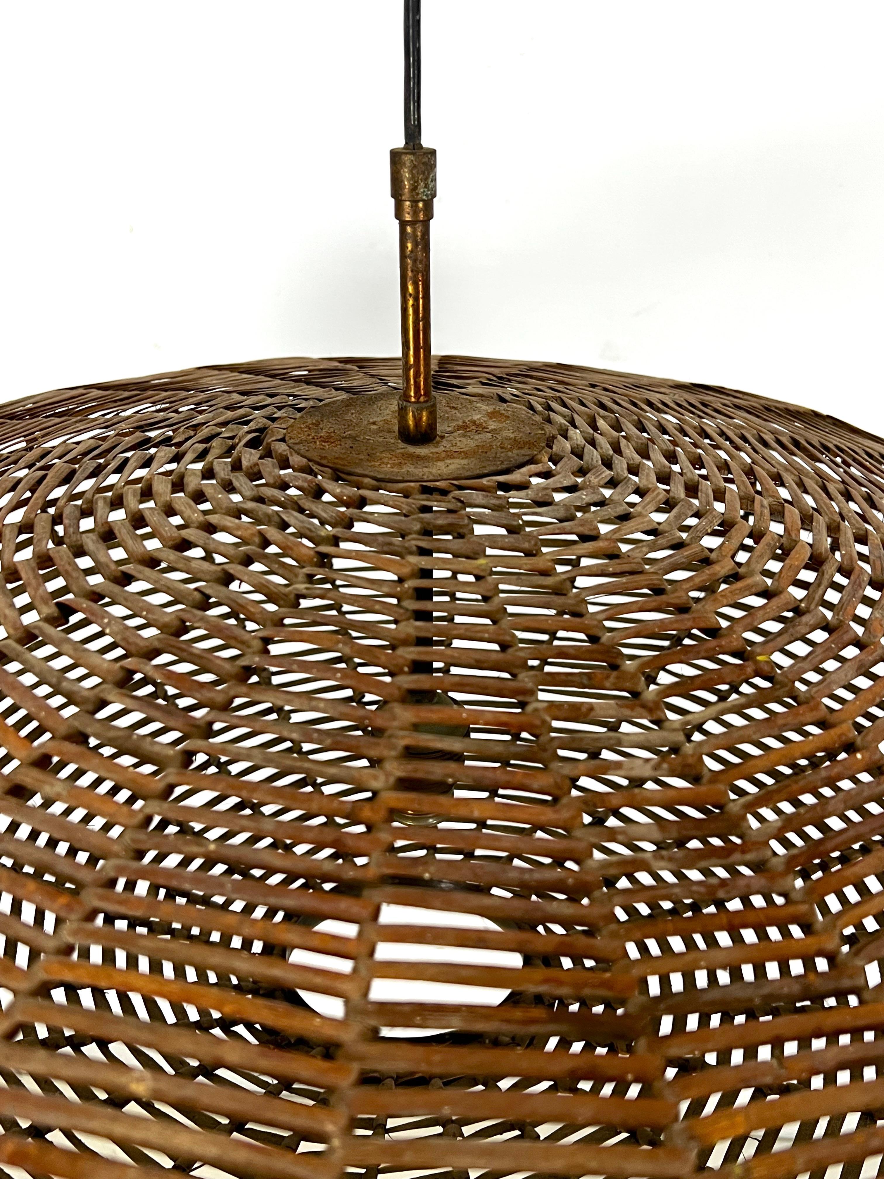 Brass Mid-Century large Italian Rattan and brass chandelier. Italy 1950s For Sale