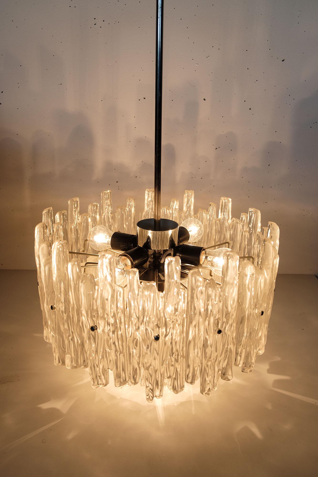 Mid-Century Large Lucite Kinkeldey Chandelier, 1960s In Good Condition For Sale In Lugano, TI