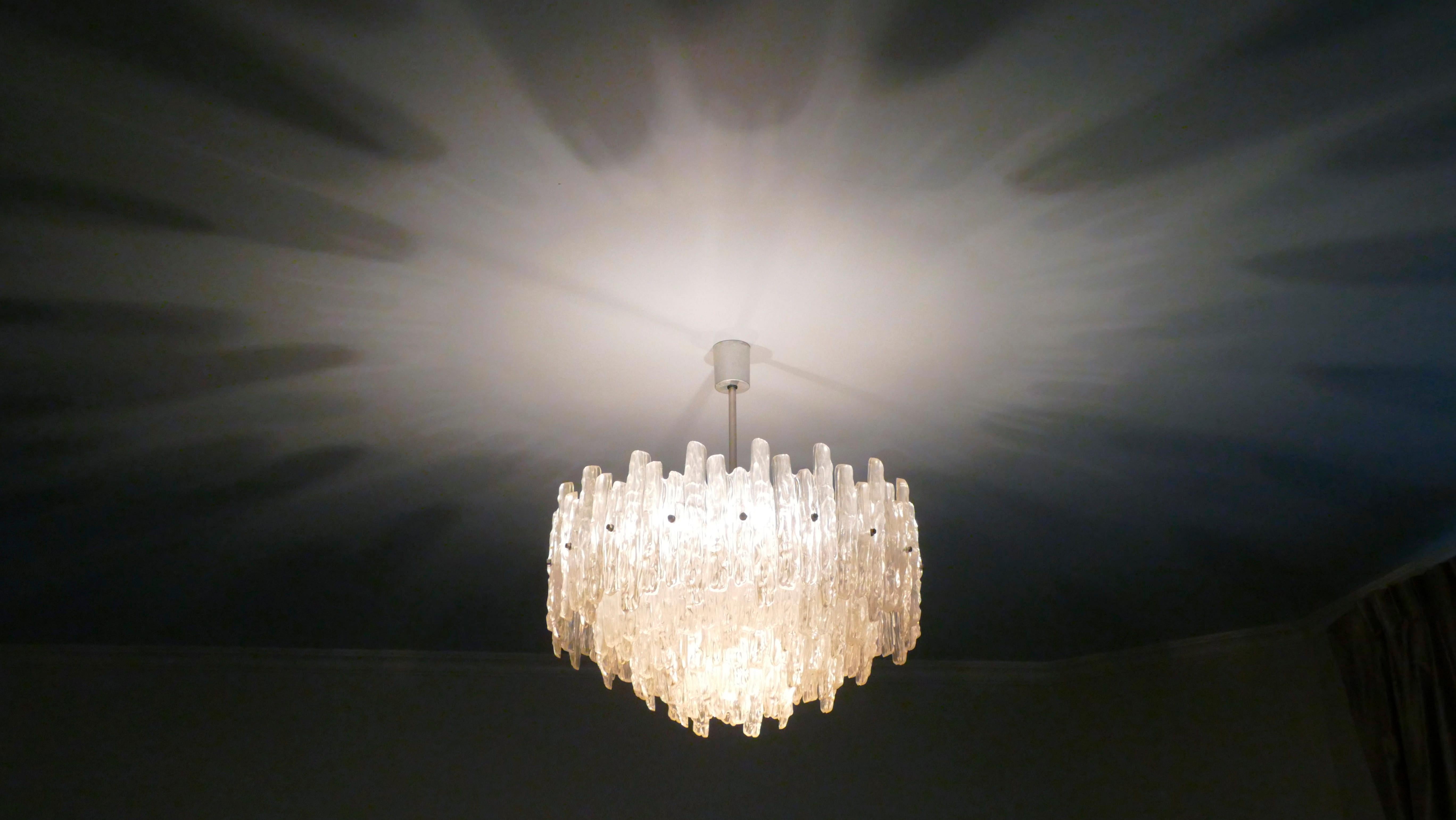 Midcentury Large Lucite Kinkeldey Chandelier, 1960s In Good Condition In Paris, IDF