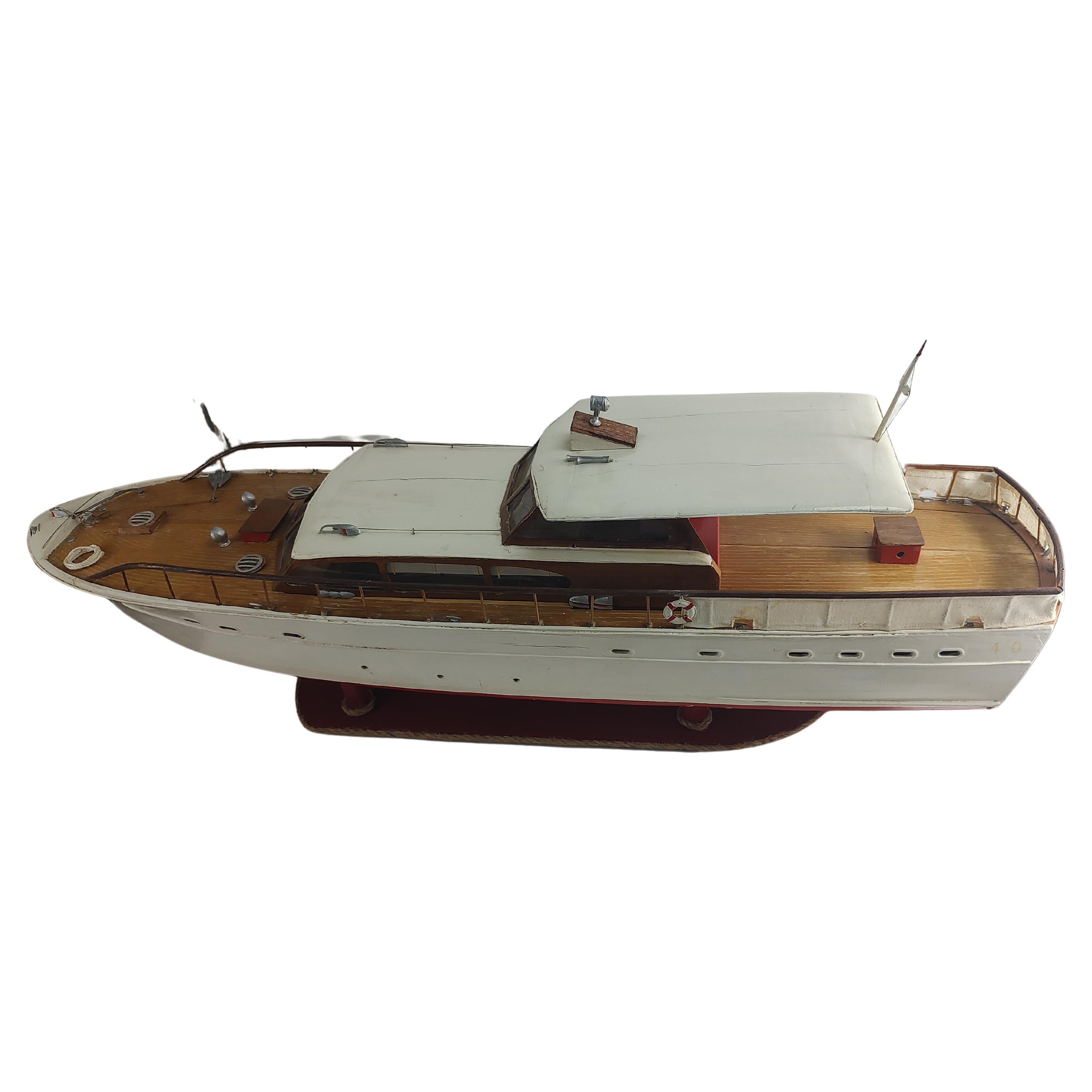 Folk Art Mid Century Large Motorized Hand Made Chris Craft Cabin Cruiser C1955 For Sale