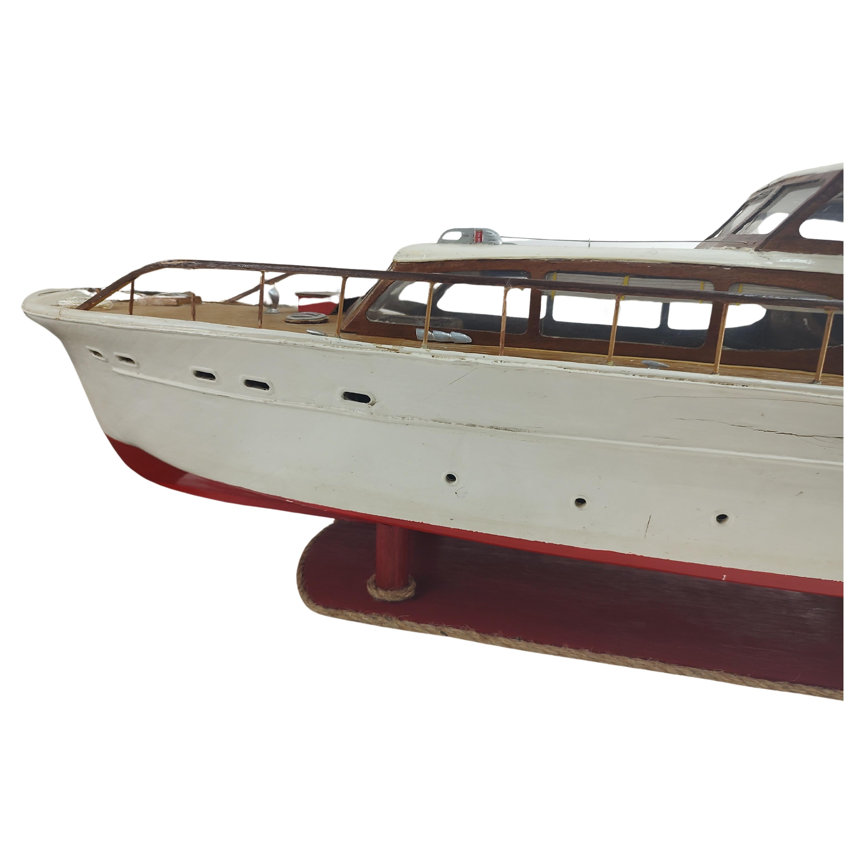 Mid Century Large Motorized Hand Made Chris Craft Cabin Cruiser C1955 In Good Condition For Sale In Port Jervis, NY