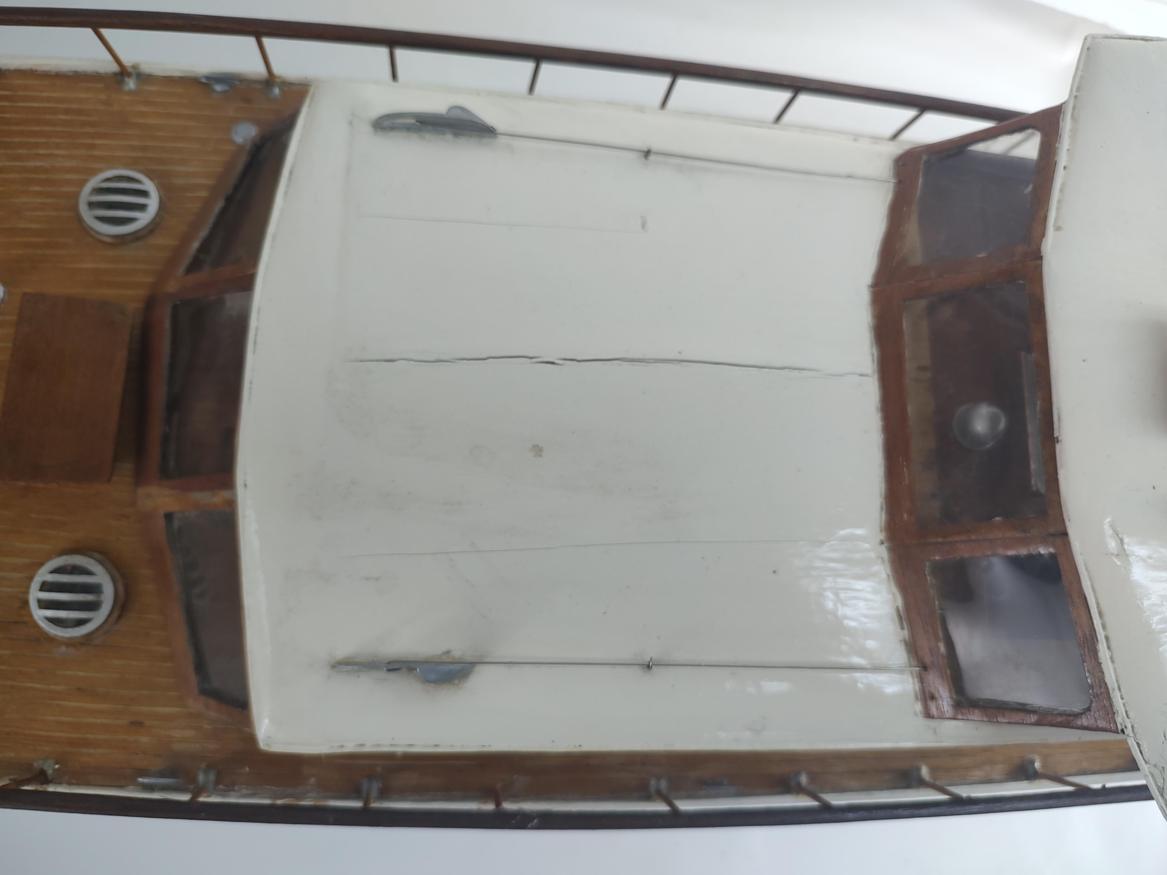 Metal Mid Century Large Motorized Hand Made Chris Craft Cabin Cruiser C1955 For Sale