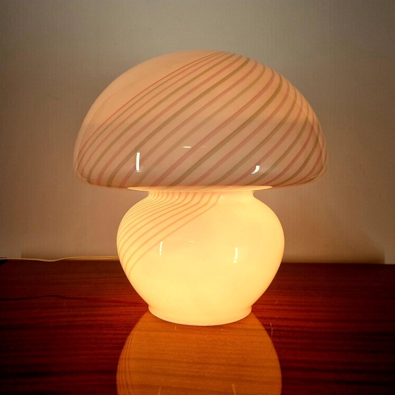 Mid Century Große Murano Pilz Tischlampe von Vistosi, Italien 70er Jahre (Moderne der Mitte des Jahrhunderts) im Angebot