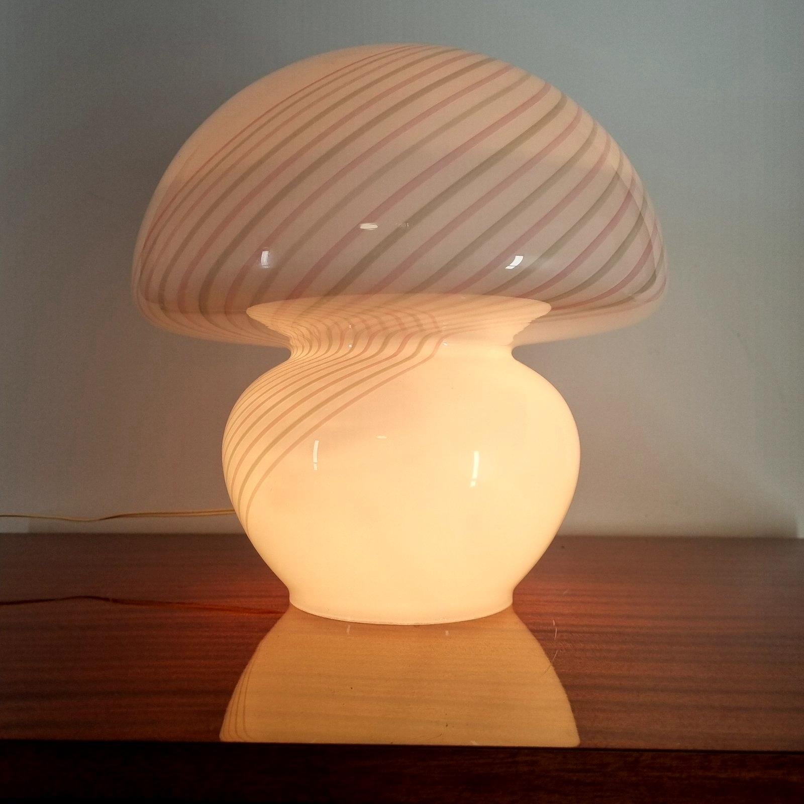 Mid Century Große Murano Pilz Tischlampe von Vistosi, Italien 70er Jahre (Italienisch) im Angebot