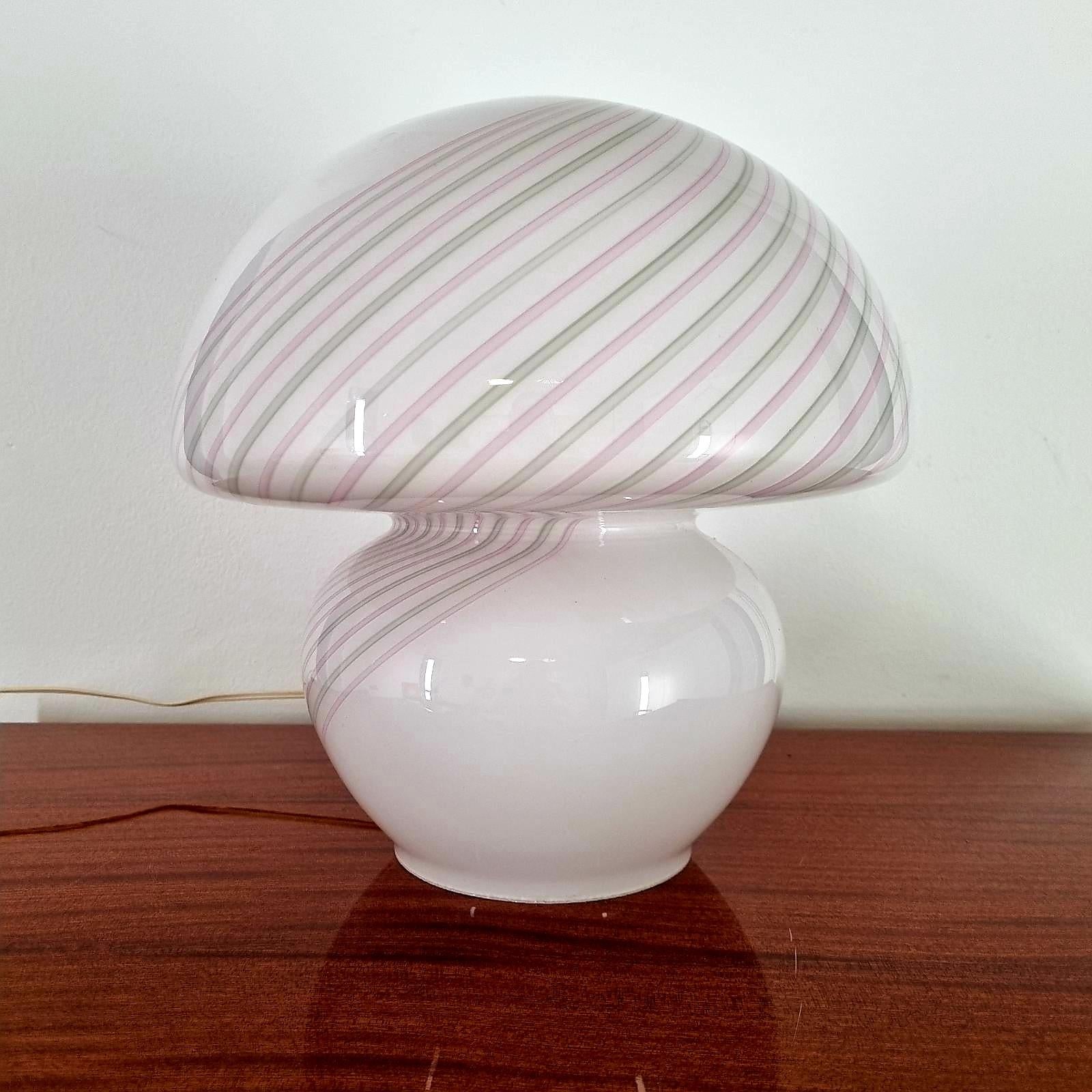 Mid Century Große Murano Pilz Tischlampe von Vistosi, Italien 70er Jahre im Zustand „Gut“ im Angebot in Lucija, SI