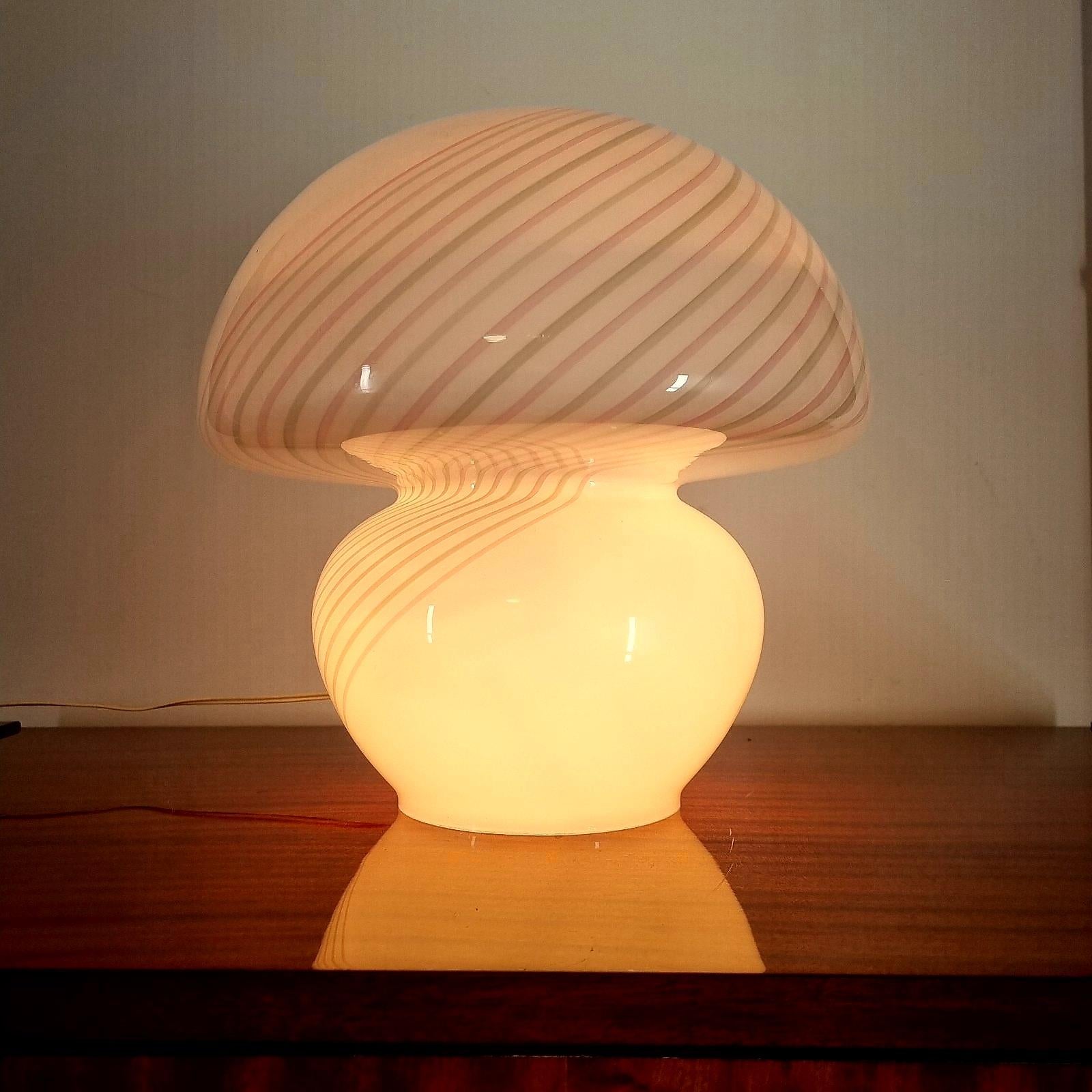 Mid Century Große Murano Pilz Tischlampe von Vistosi, Italien 70er Jahre (Ende des 20. Jahrhunderts) im Angebot