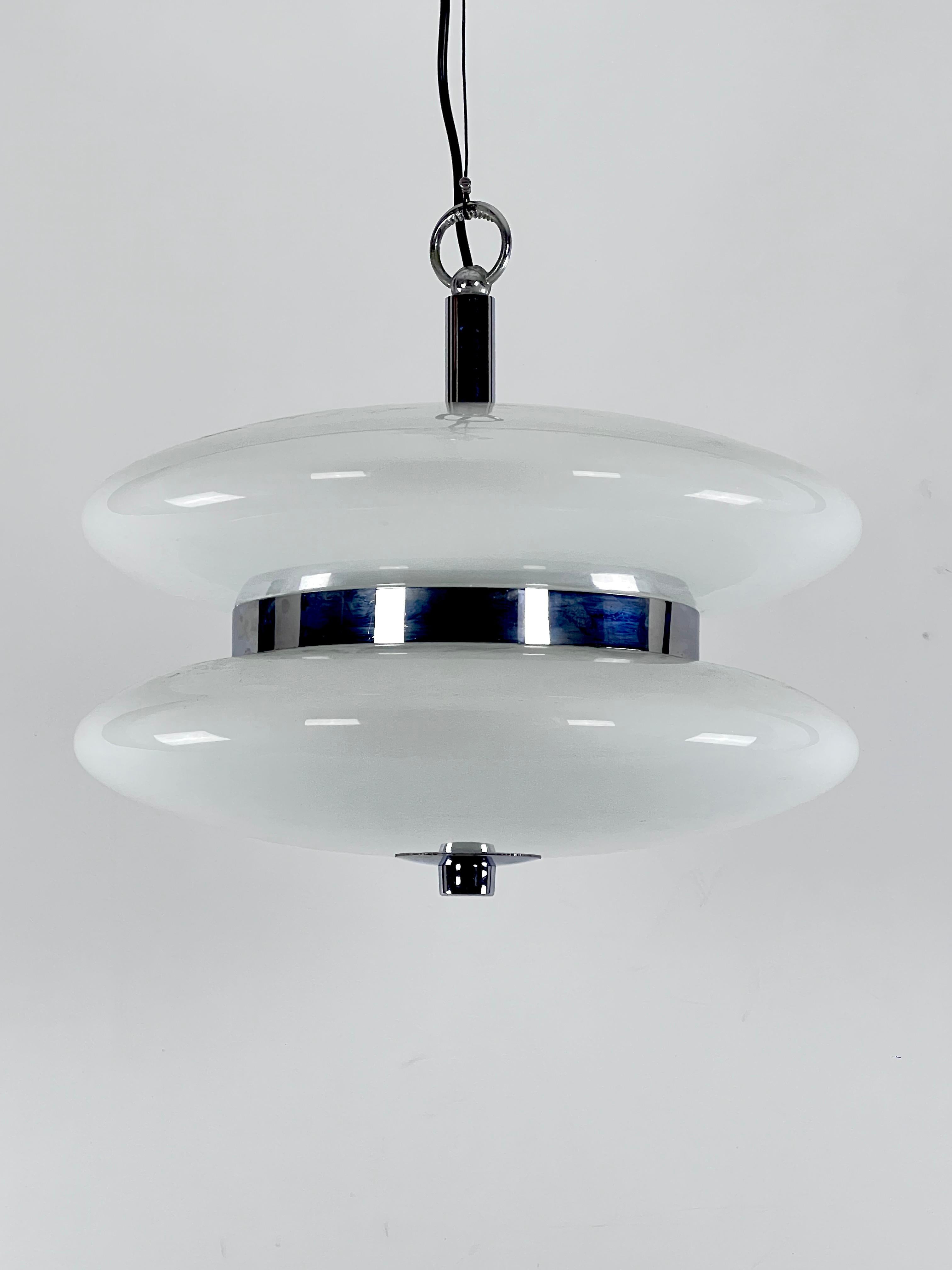 Great vintage condition with normal trace of age and use for this Murano glass and chrome chandelier, produced in Italy during the 1970s. Full working with EU standard, adaptable on demand for USA standard.