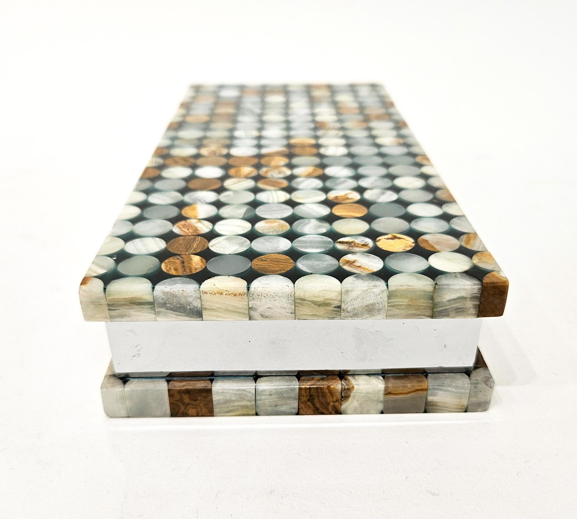 Caja grande de intarsia de piedra dura de ónice de mediados de siglo, italiana, c. 1970 Metal en venta