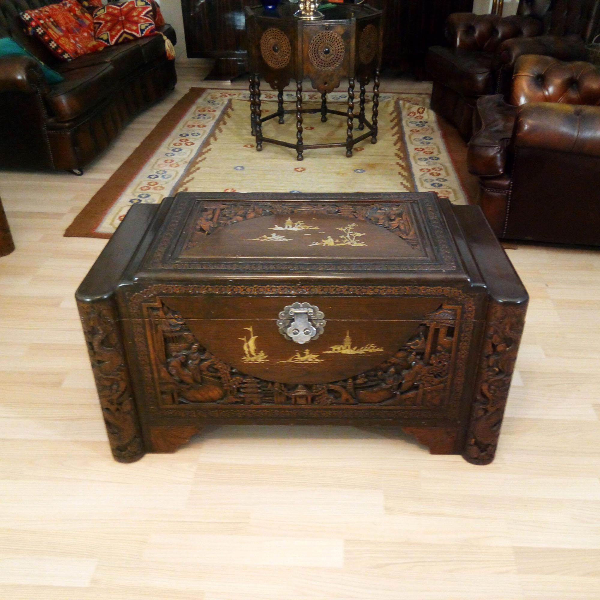Mid-20th century oriental camphor wood chest or trunk. Elaborate shape with metal inlays and carved scenes. Retaining the original brass clasp and lock and sliding tray to the interior.
Vey good original condition.
Dimensions: 93 x 48 x 50 cm [37