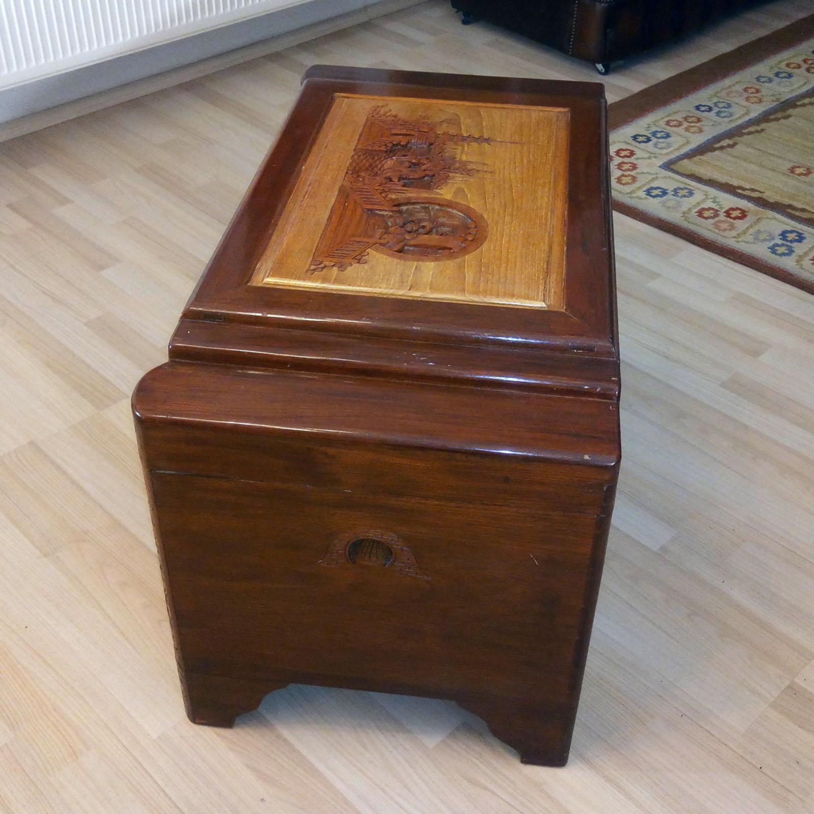 Chinoiserie Mid-Century Large Oriental Camphor Wood Chest, Trunk, China, 1940s For Sale