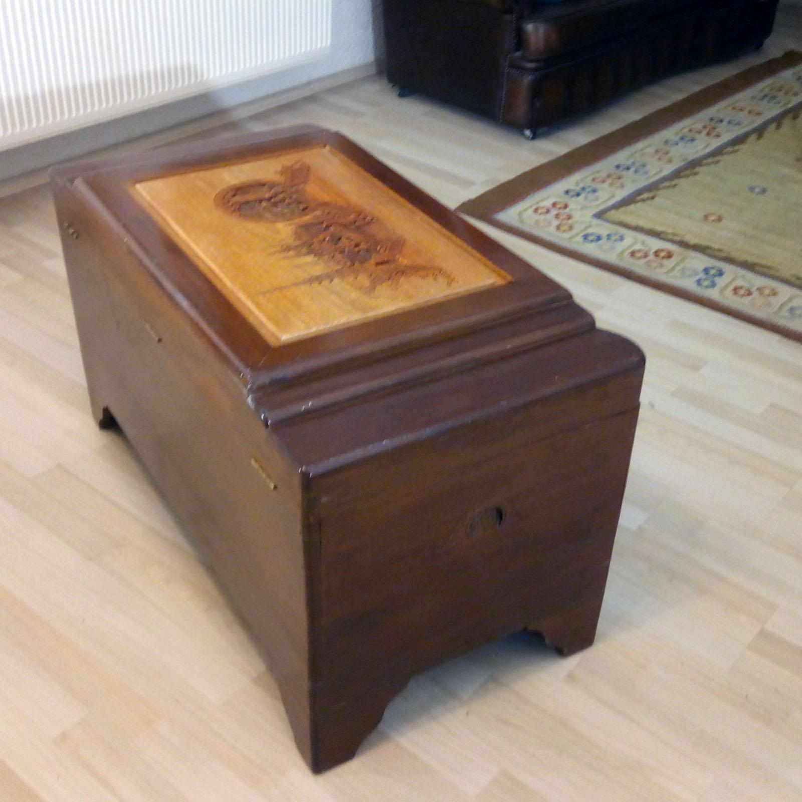 Mid-Century Large Oriental Camphor Wood Chest, Trunk, China, 1940s In Good Condition For Sale In Bochum, NRW