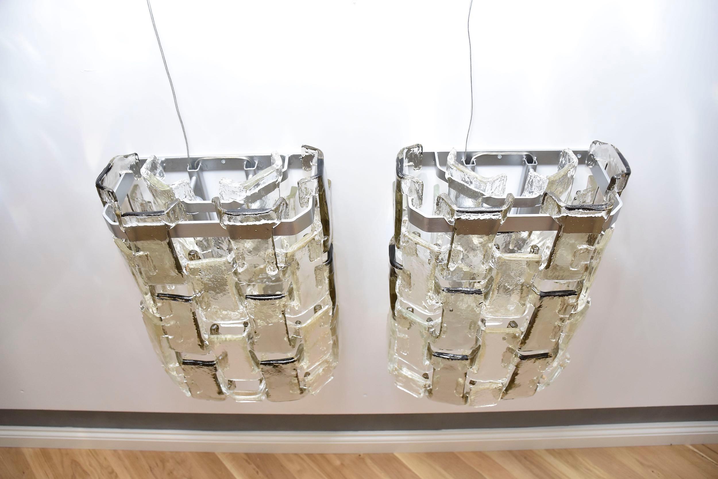 Italian Mid-century large pair of Murano wall lights by Salviati For Sale