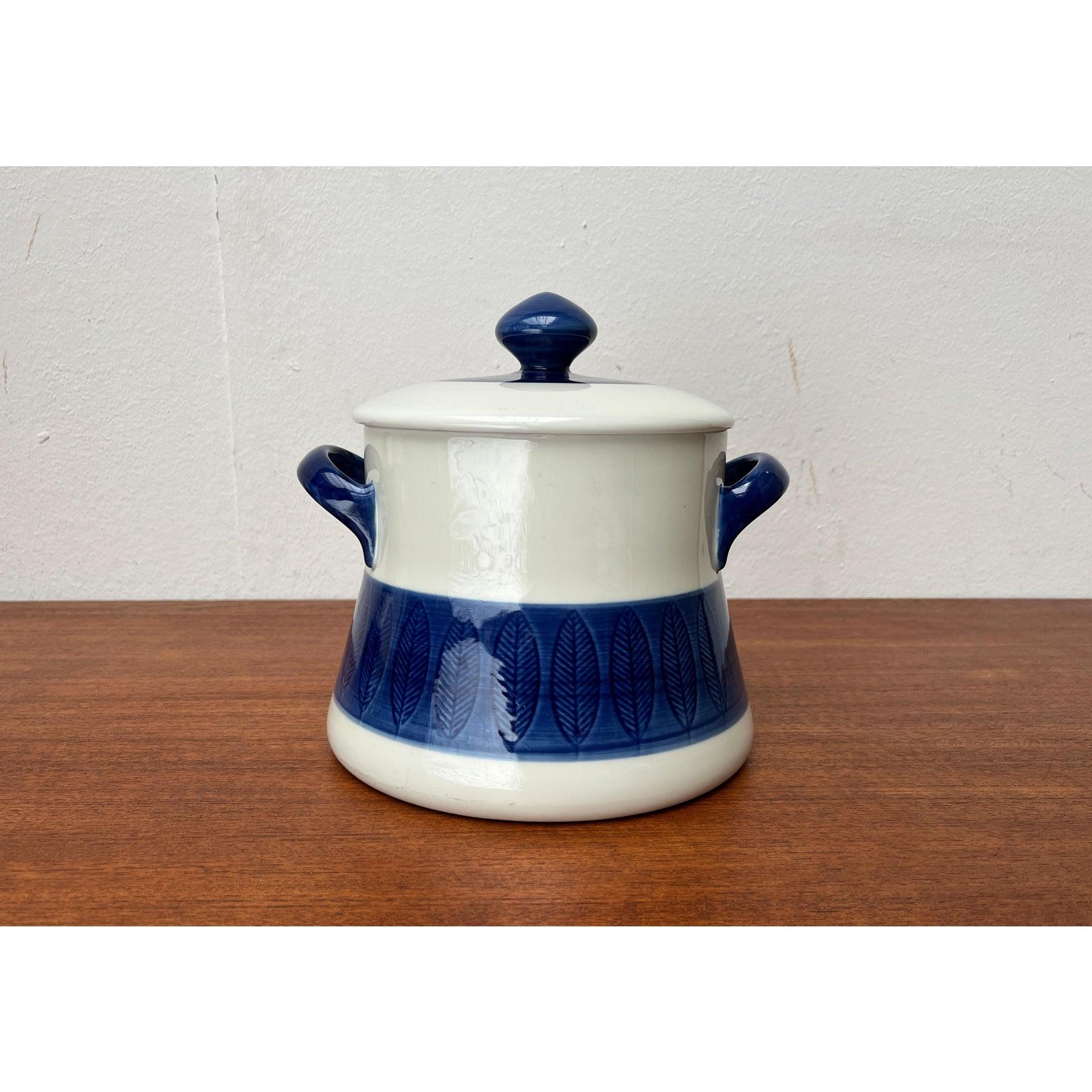 Großer Topfdeckel aus der Mitte des Jahrhunderts Terrine Koka Blau Bla Serie von Hertha Bengtson, 1950er Jahre (20. Jahrhundert) im Angebot