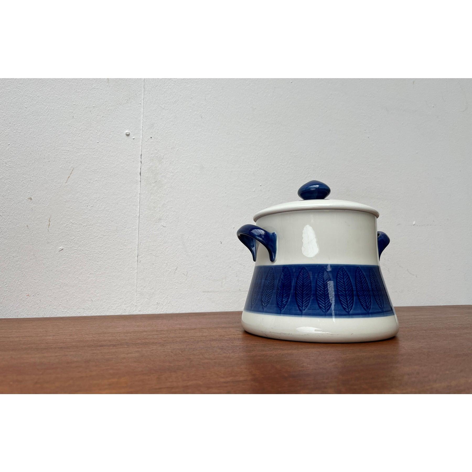 Großer Topfdeckel aus der Mitte des Jahrhunderts Terrine Koka Blau Bla Serie von Hertha Bengtson, 1950er Jahre im Angebot 1