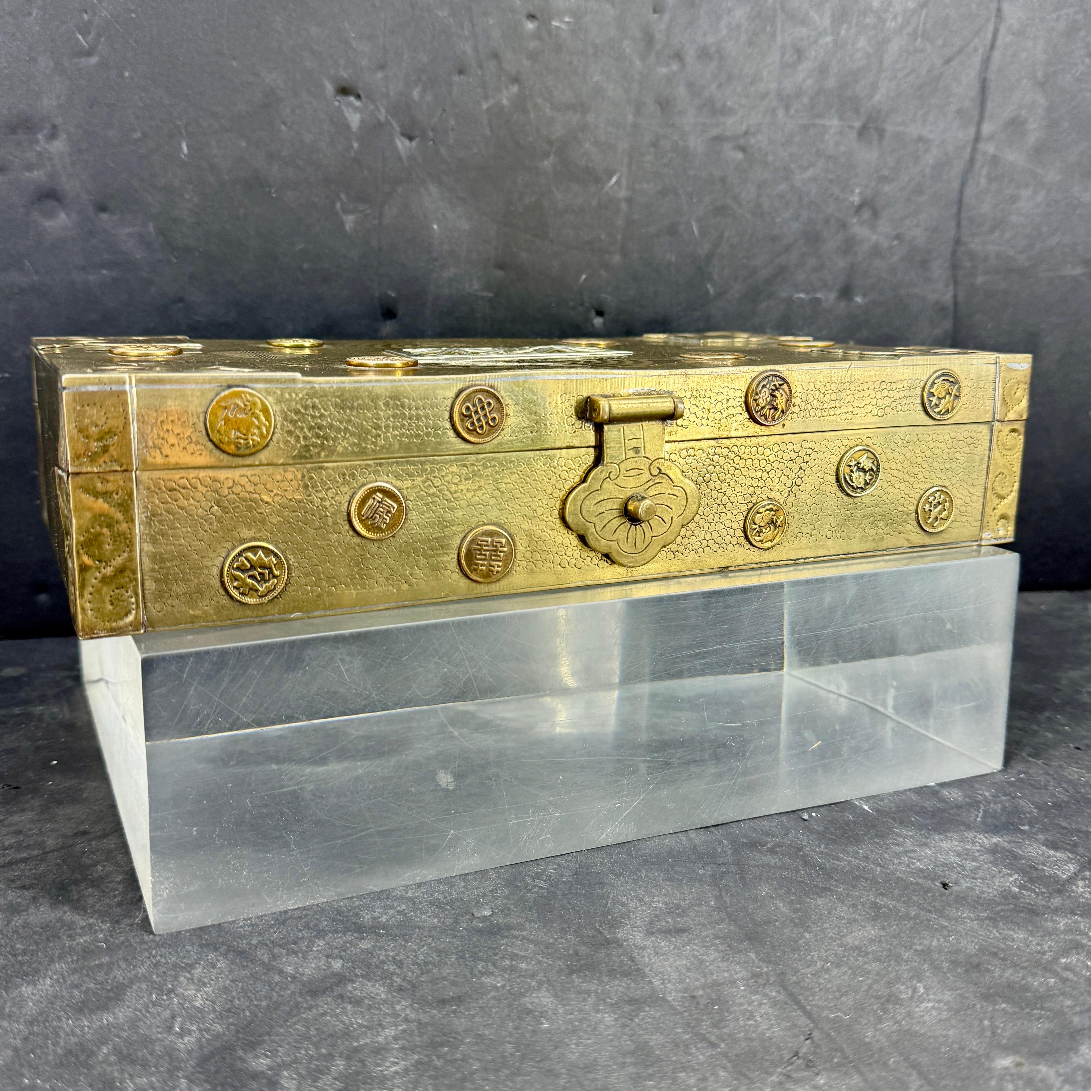 Mid-Century Large Rectangular Brass Jewelry Box, 1950er Jahre (Chinesischer Export) im Angebot