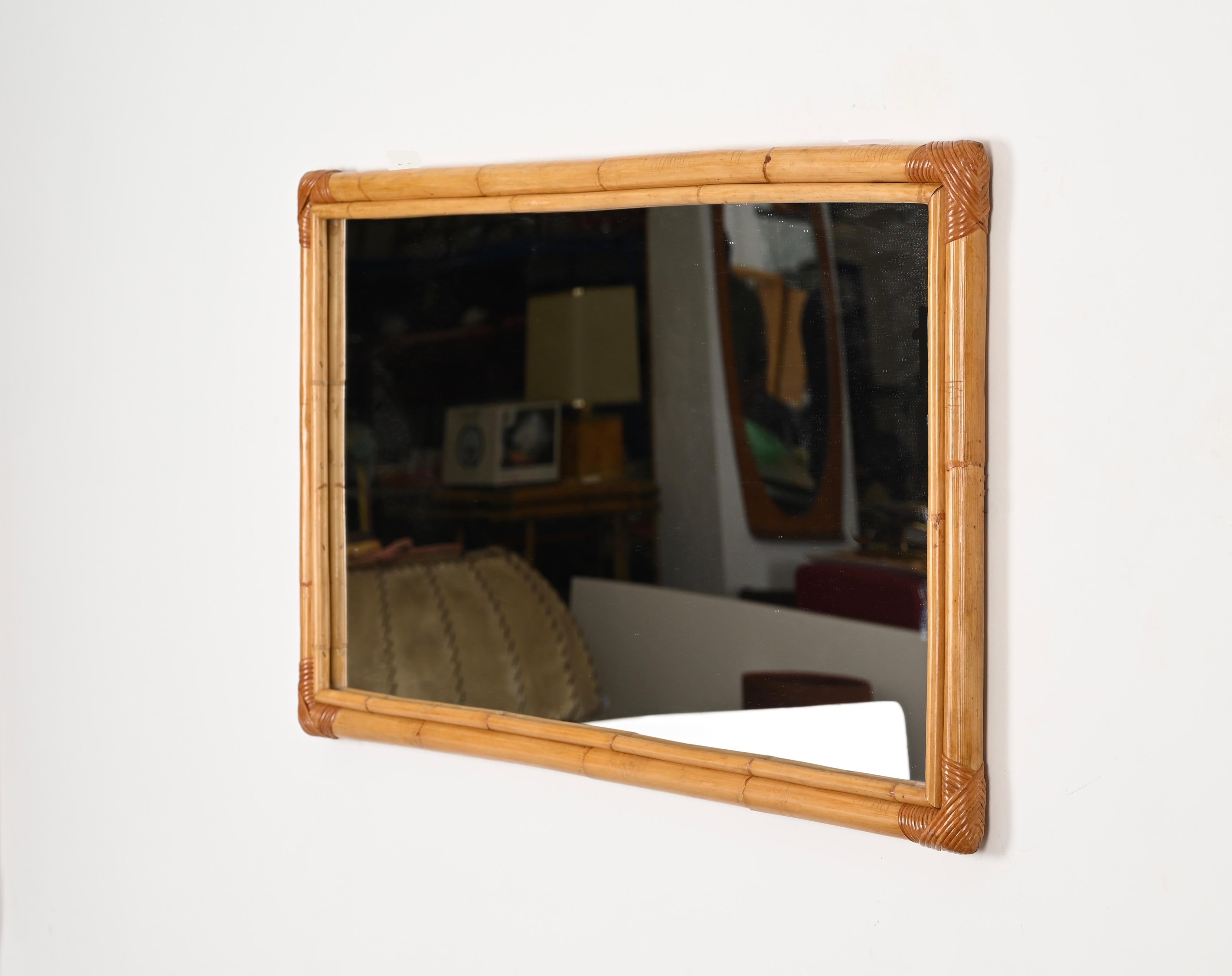 Fait main Grand miroir rectangulaire du milieu du siècle dernier en rotin, bambou et osier, Italie 1970 en vente