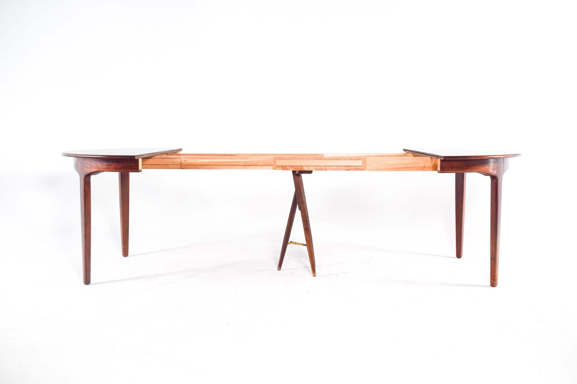 Mid Century Large Rosewood Dining Table by Henning Kjærnulf for Soro In Good Condition In Lisboa, Lisboa