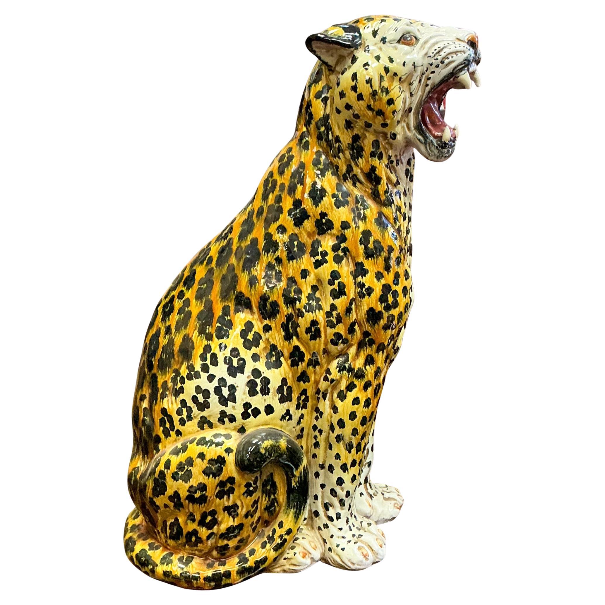 Mitte des Jahrhunderts Großer Maßstab Hollywood Regency  Italienisches sitzendes Terrakotta-Leoparden