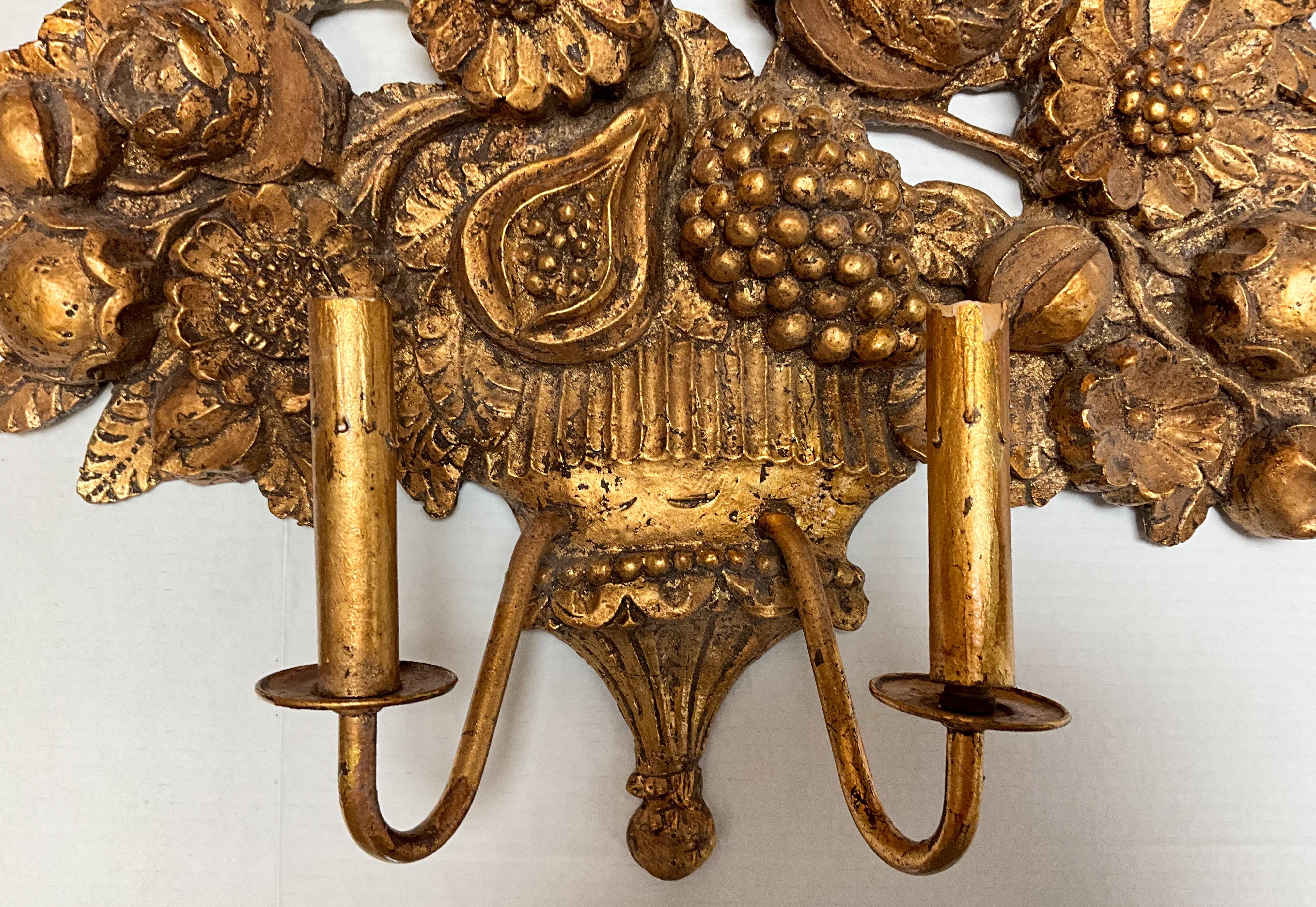 20ième siècle Applique de style Régence italienne du milieu du siècle dernier en plâtre moulé et gesso doré  en vente