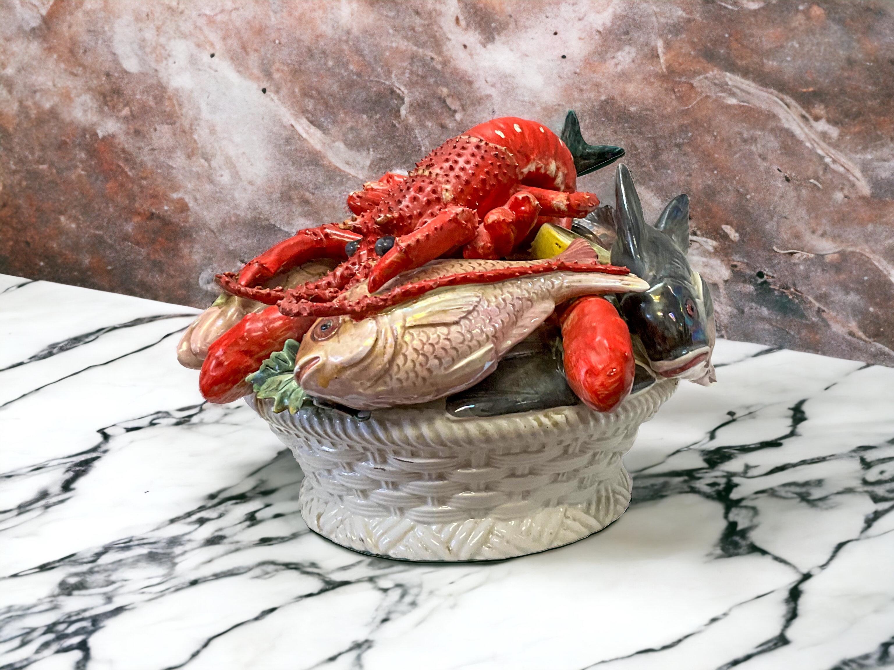 Mid-Century Large Scale Italian Terracotta Maine Lobster & Fish Tureen Figurine  In Good Condition For Sale In Kennesaw, GA