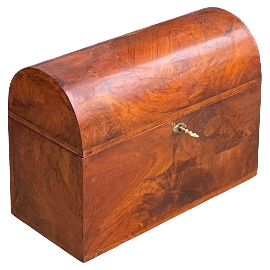 Mid-Century Large Scale Neo-Classical Style Domed Burlwood Italian Box im Angebot