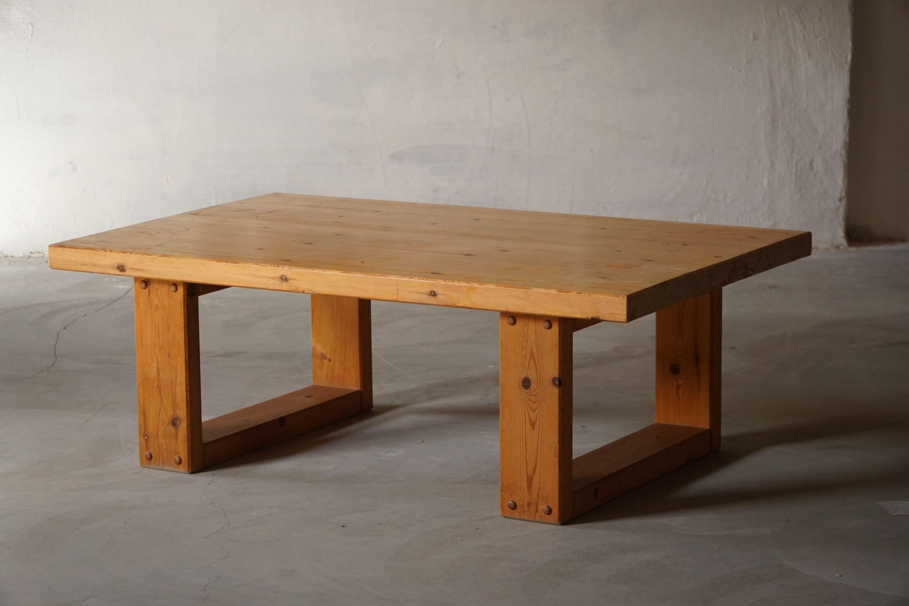 Grande table basse rectangulaire en pin massif, moderne danoise, années 1960 en vente 4