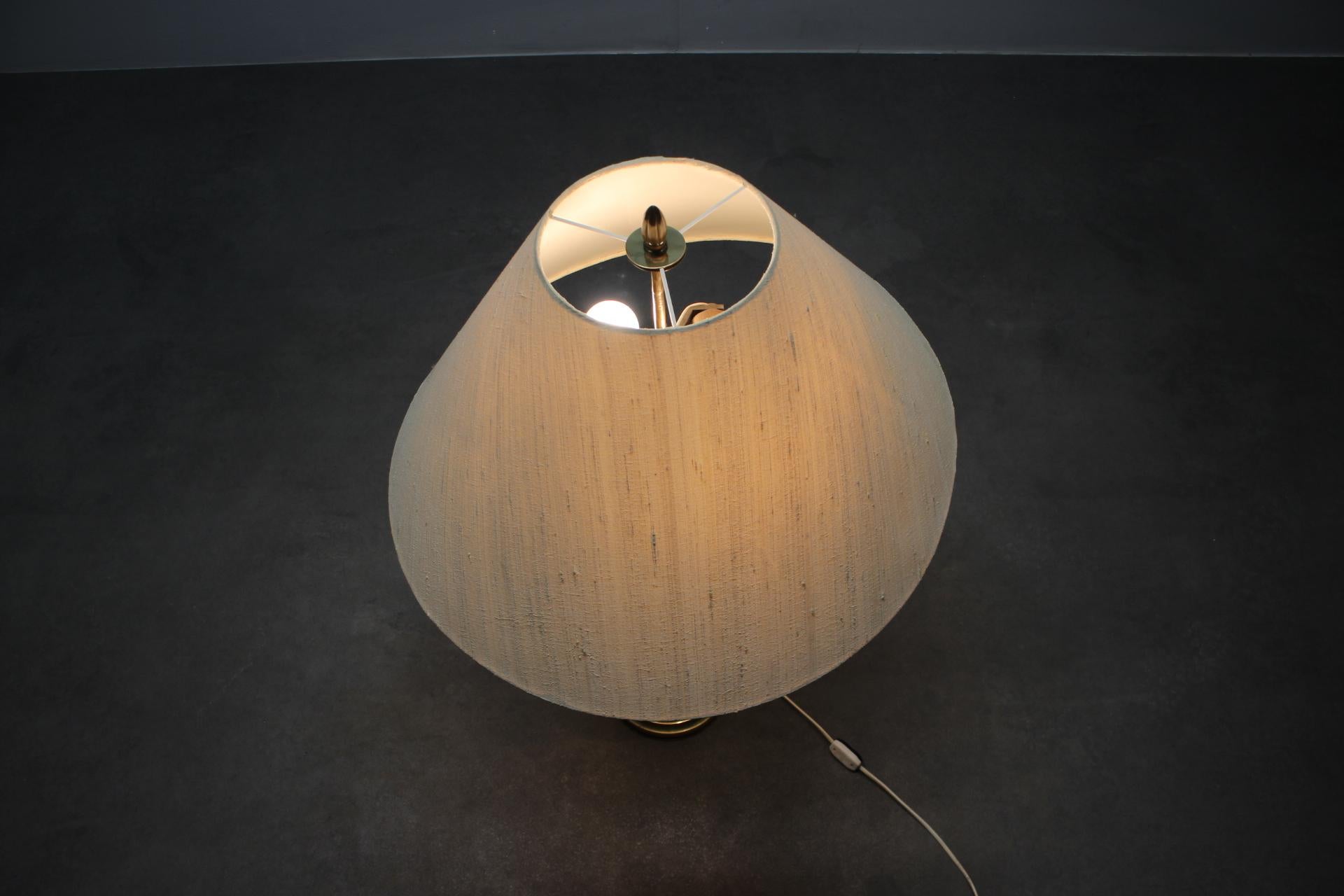 Lámpara de mesa grande de mediados de siglo, Checoslovaquia, años 70 en venta 4